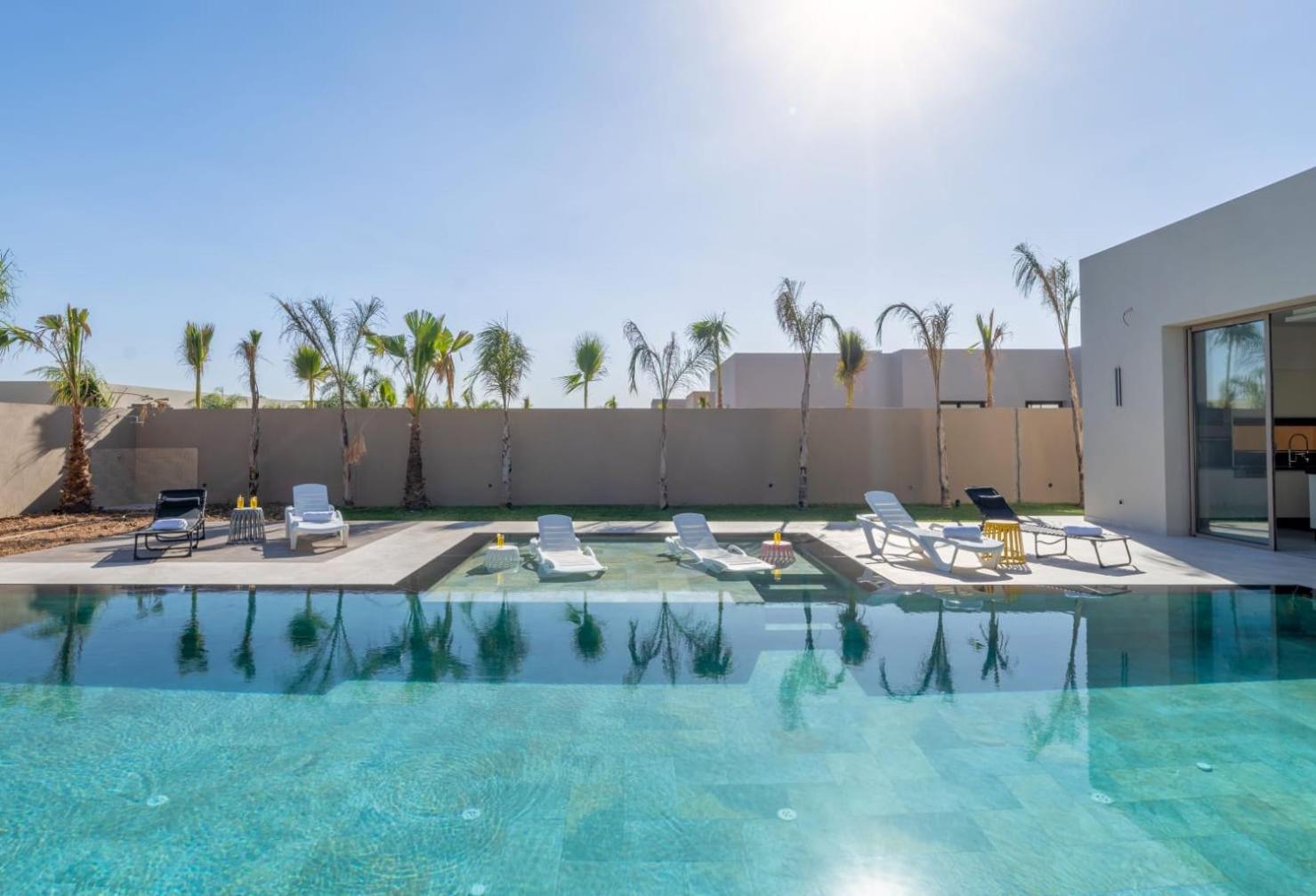 Villa Seyana master, piscine privée, sans vis à vis view 3