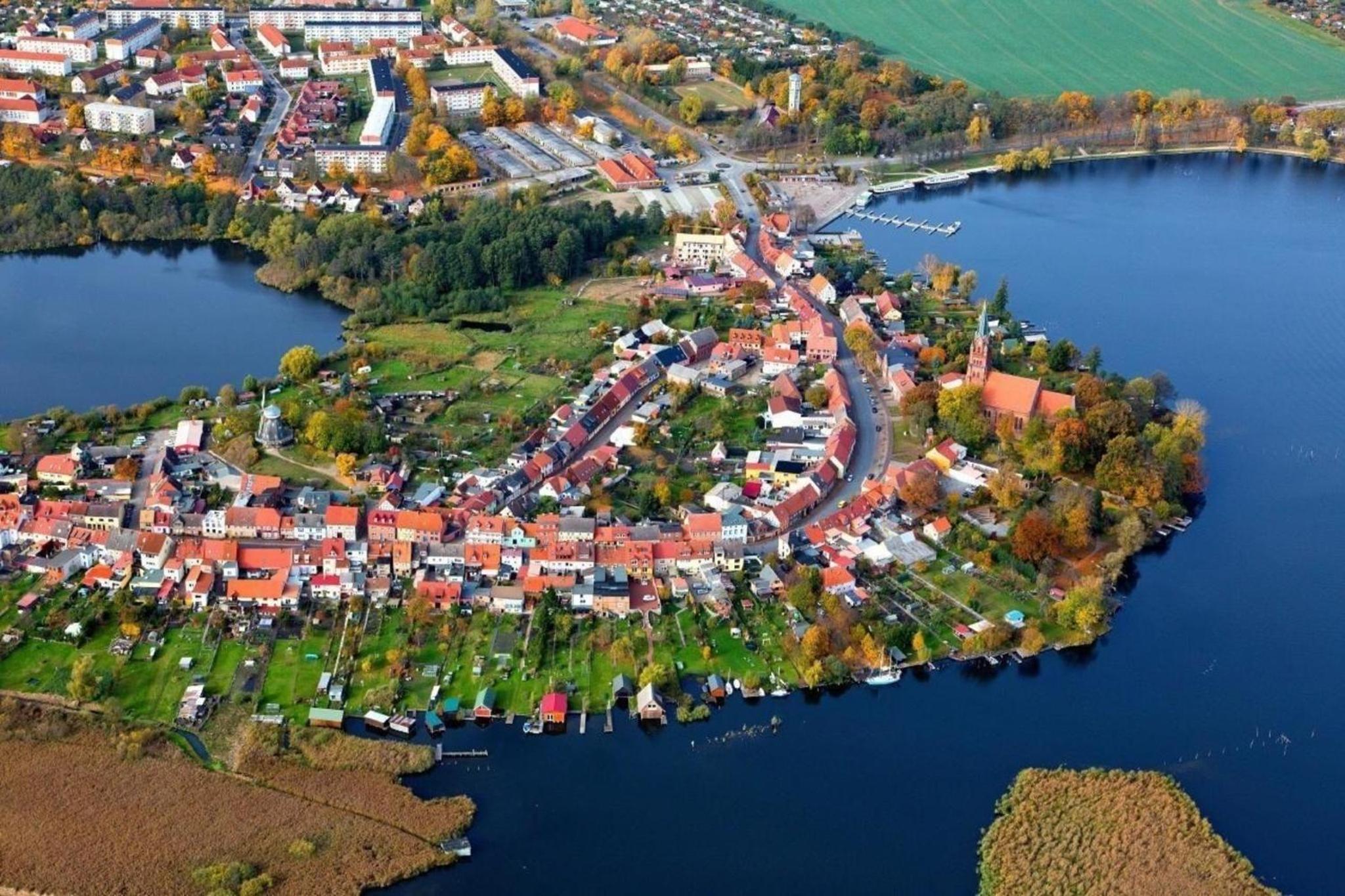 Wohnung in RöbelMüritz mit Grill, Garten und Terrasse und Seeblick