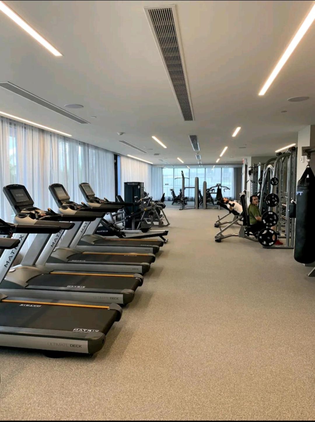 Stylish 1-Bedroom Getaway Apt- pool & gym