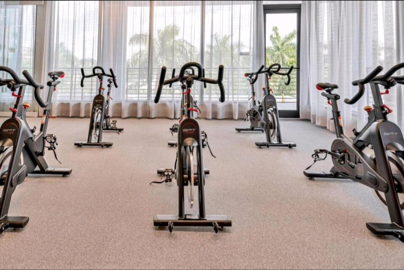 Stylish 1-Bedroom Getaway Apt- pool & gym