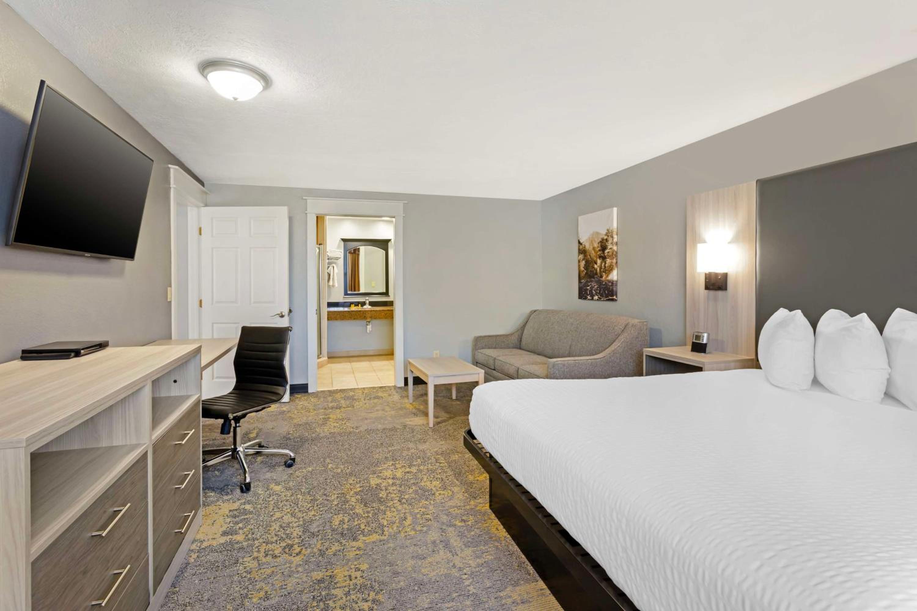 Logan Vacations - Best Western Plus Weston Inn - Property Image 41
