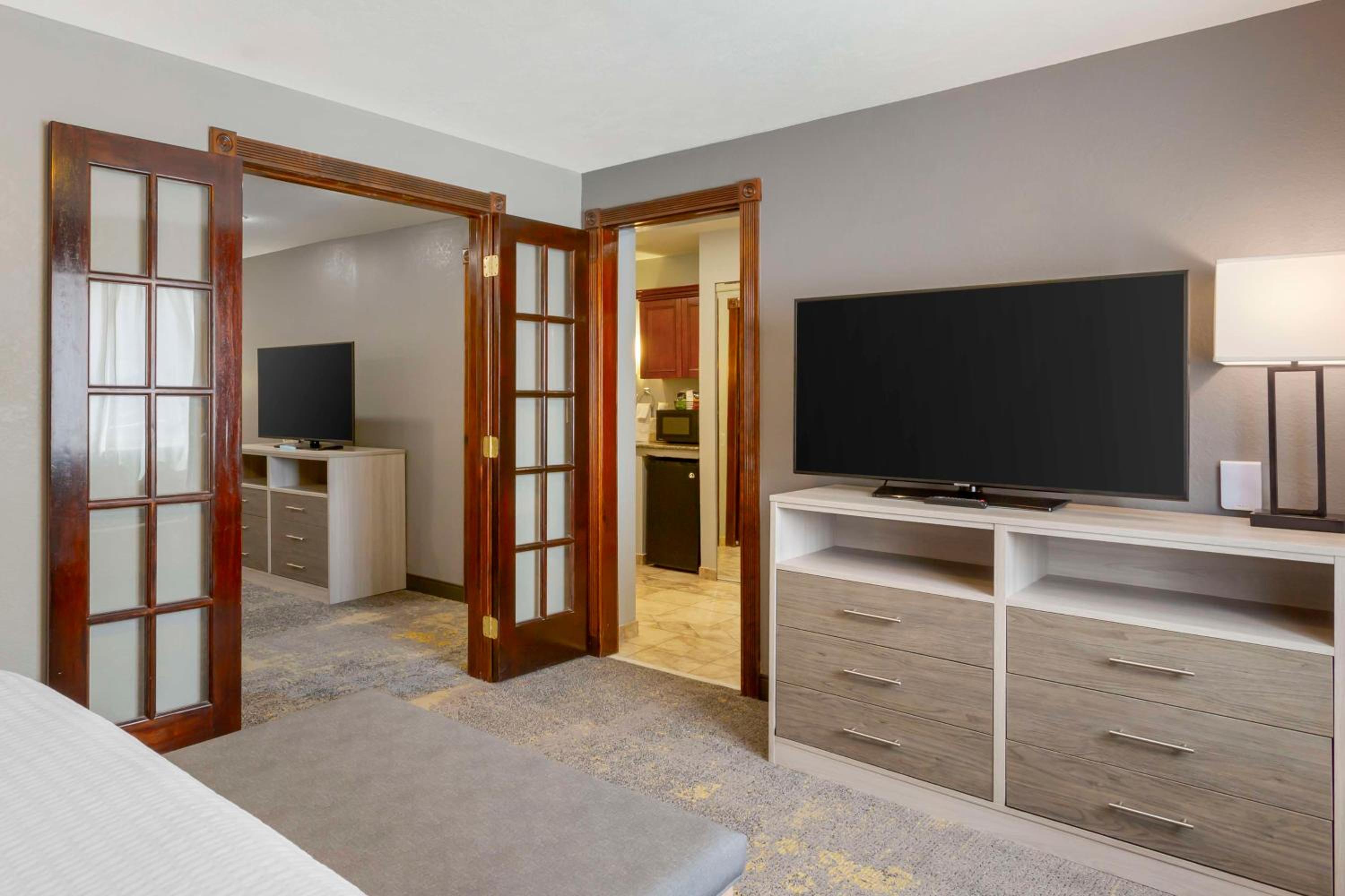 Logan Vacations - Best Western Plus Weston Inn - Property Image 42