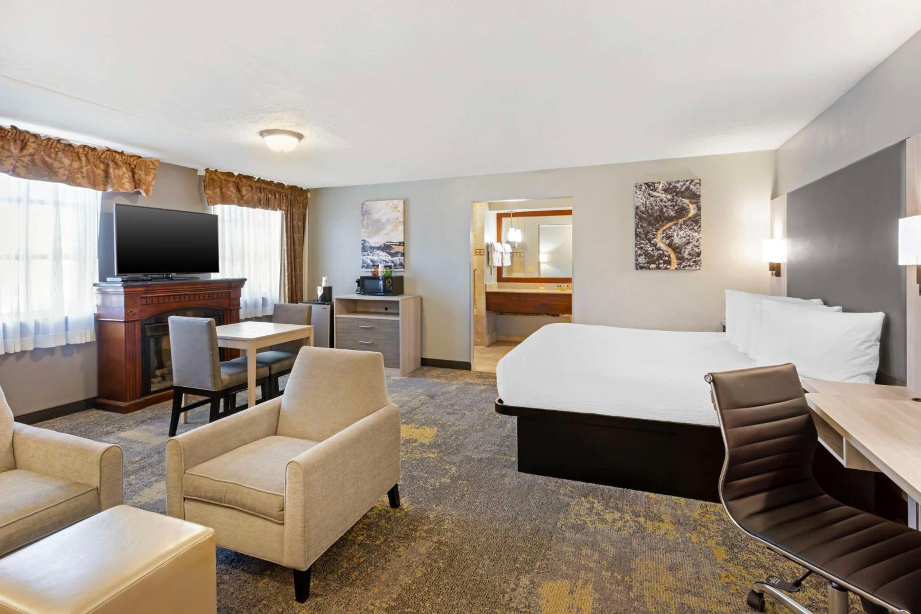 Logan Vacations - Best Western Plus Weston Inn - Property Image 2