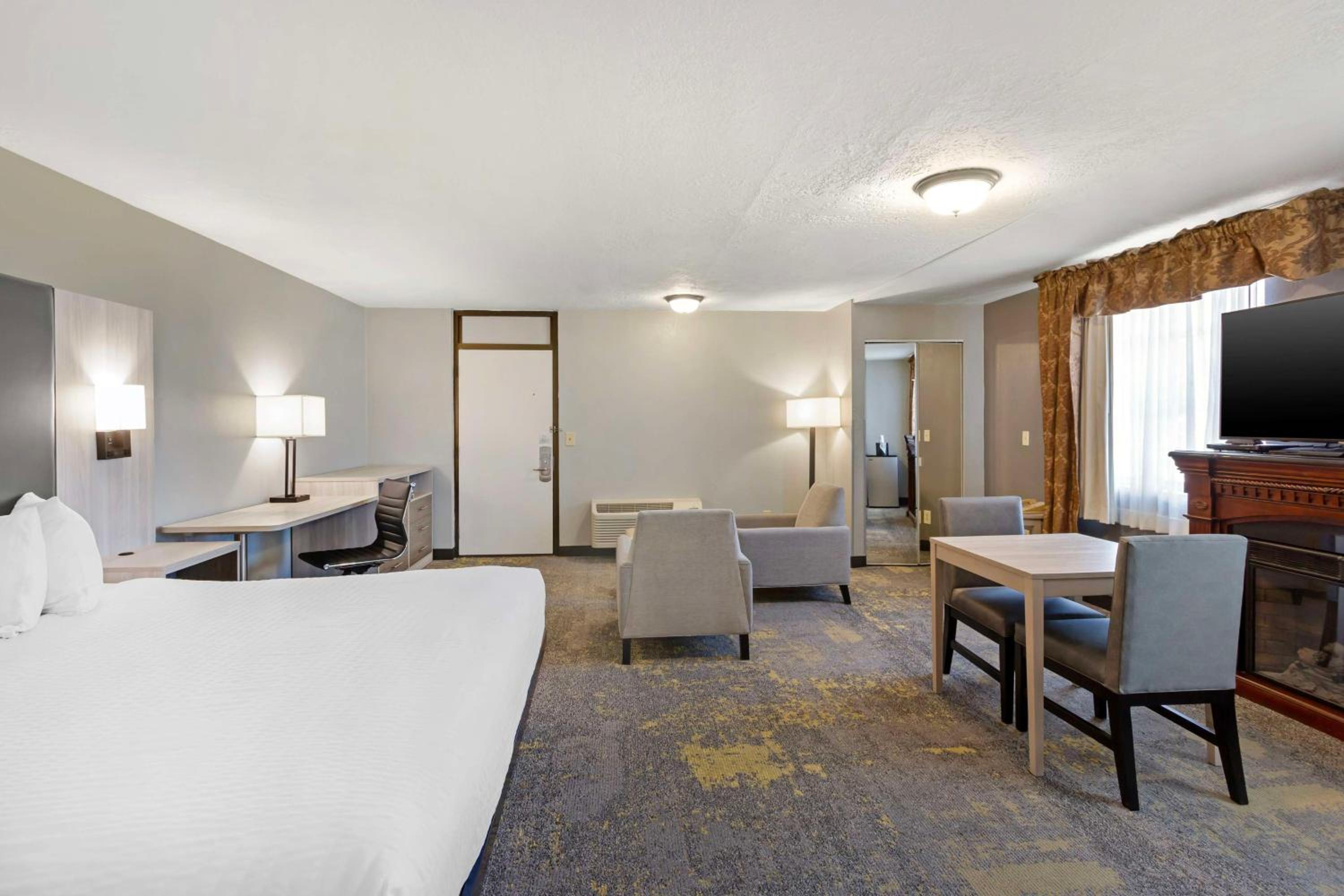 Logan Vacations - Best Western Plus Weston Inn - Property Image 4