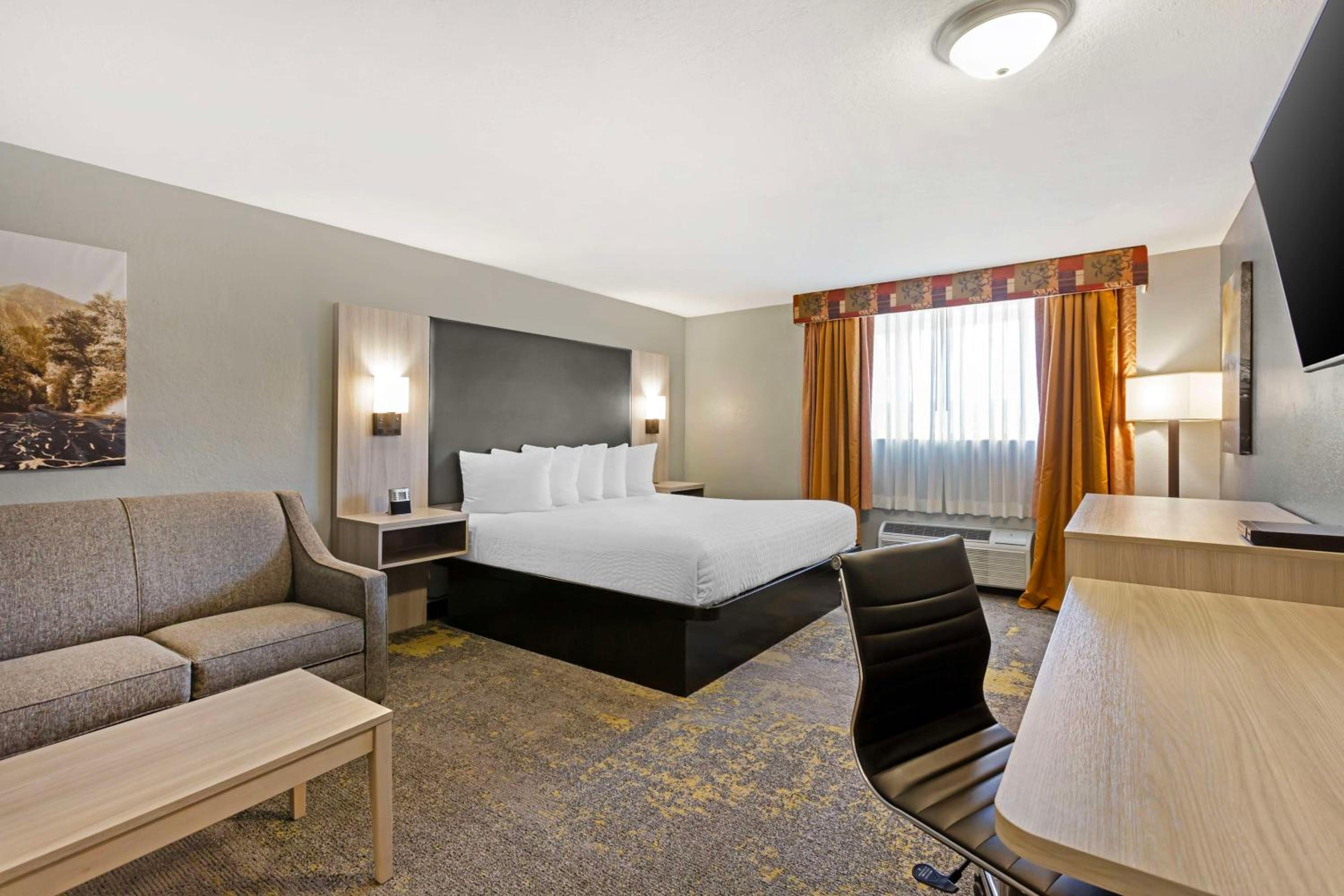 Logan Vacations - Best Western Plus Weston Inn - Property Image 9