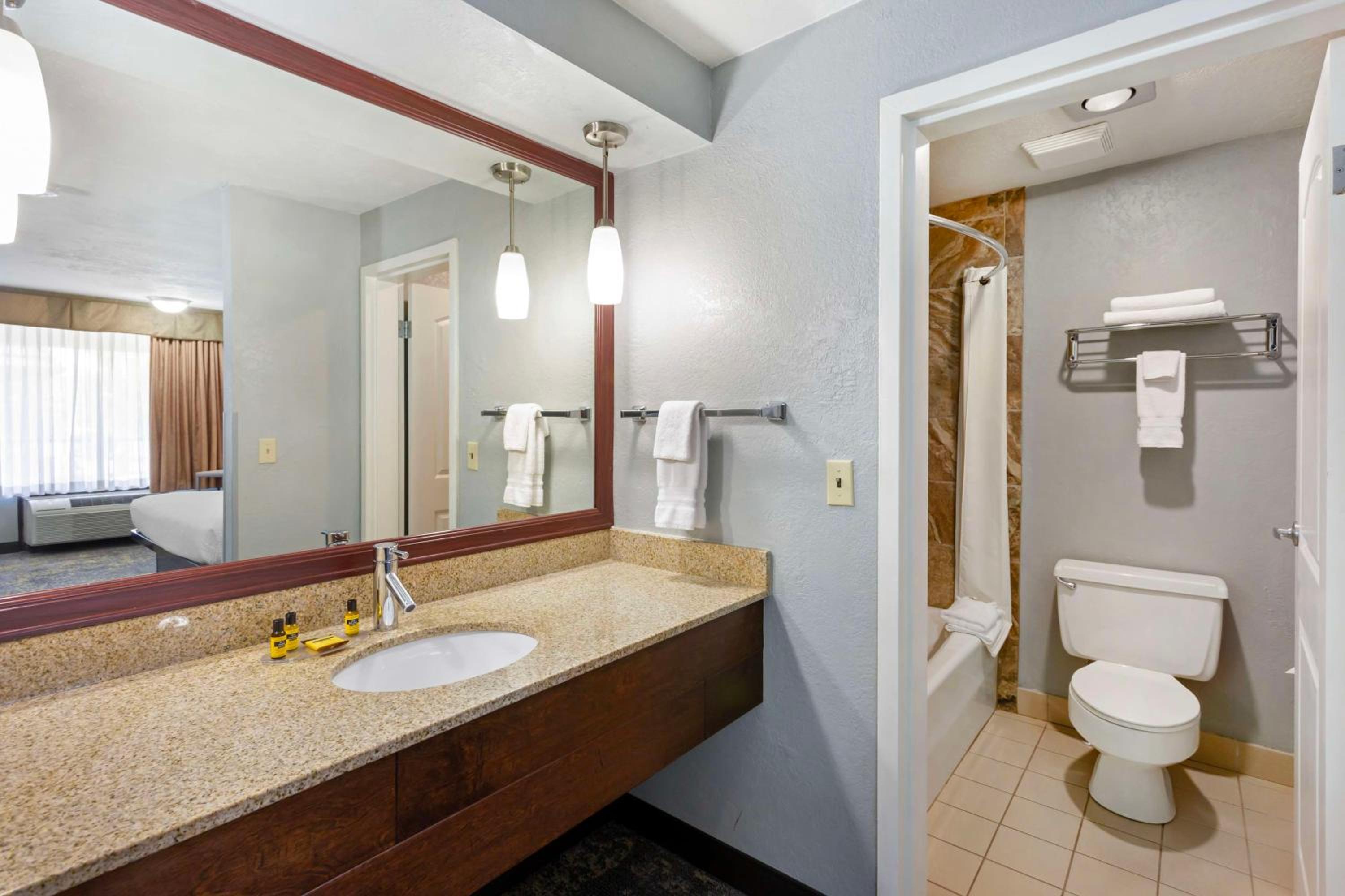 Logan Vacations - Best Western Plus Weston Inn - Property Image 19
