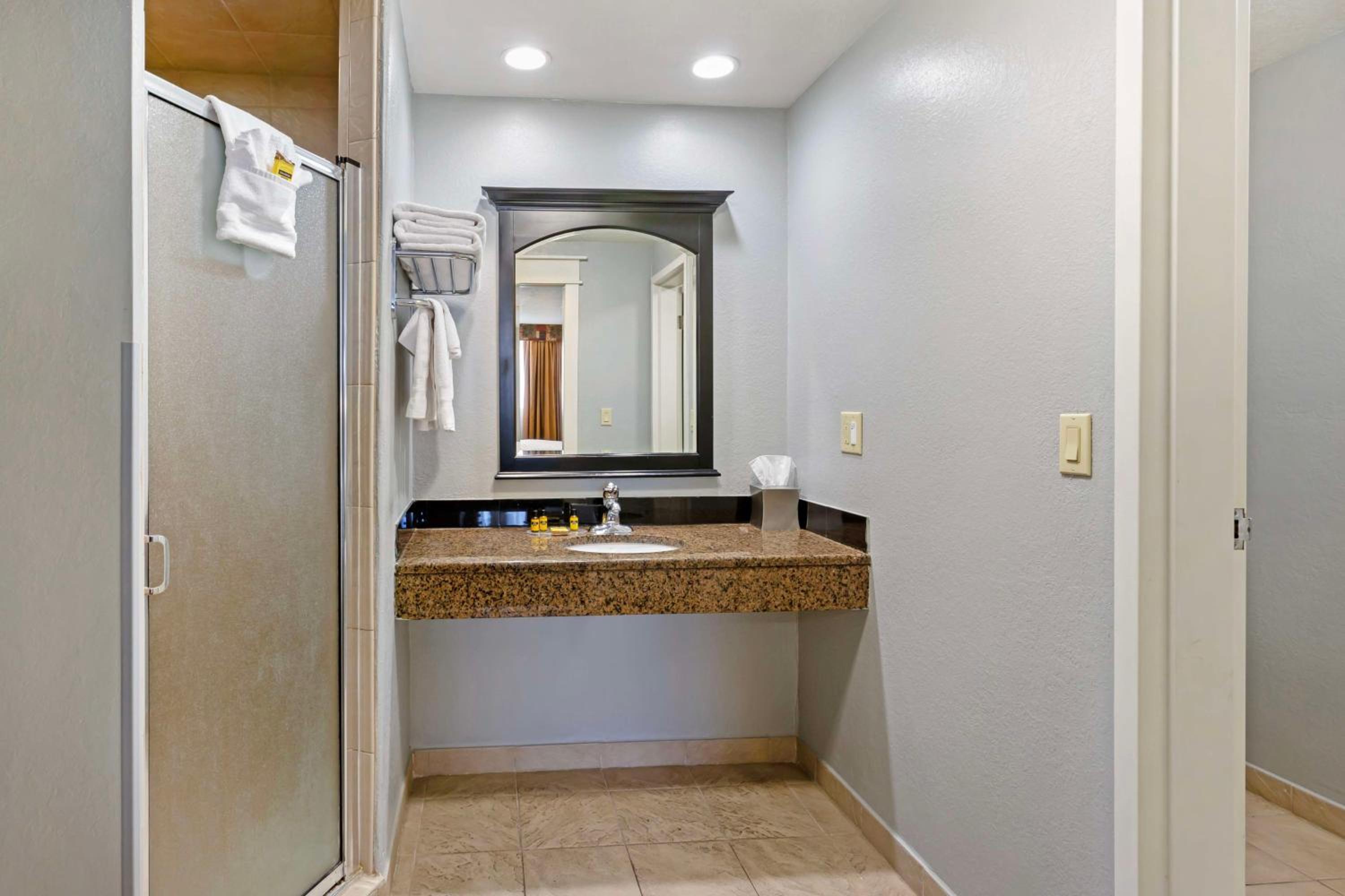 Logan Vacations - Best Western Plus Weston Inn - Property Image 18