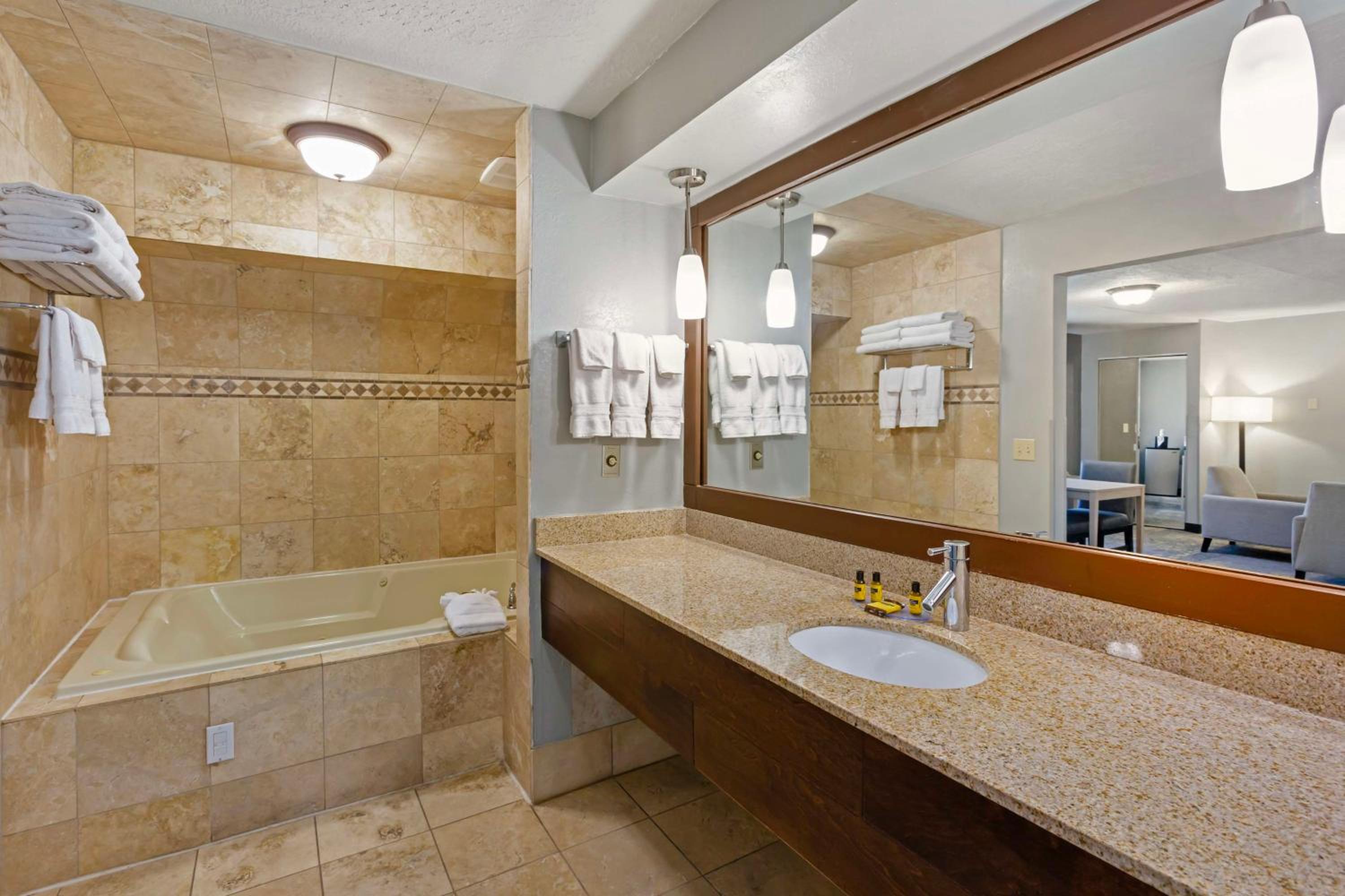 Logan Vacations - Best Western Plus Weston Inn - Property Image 17