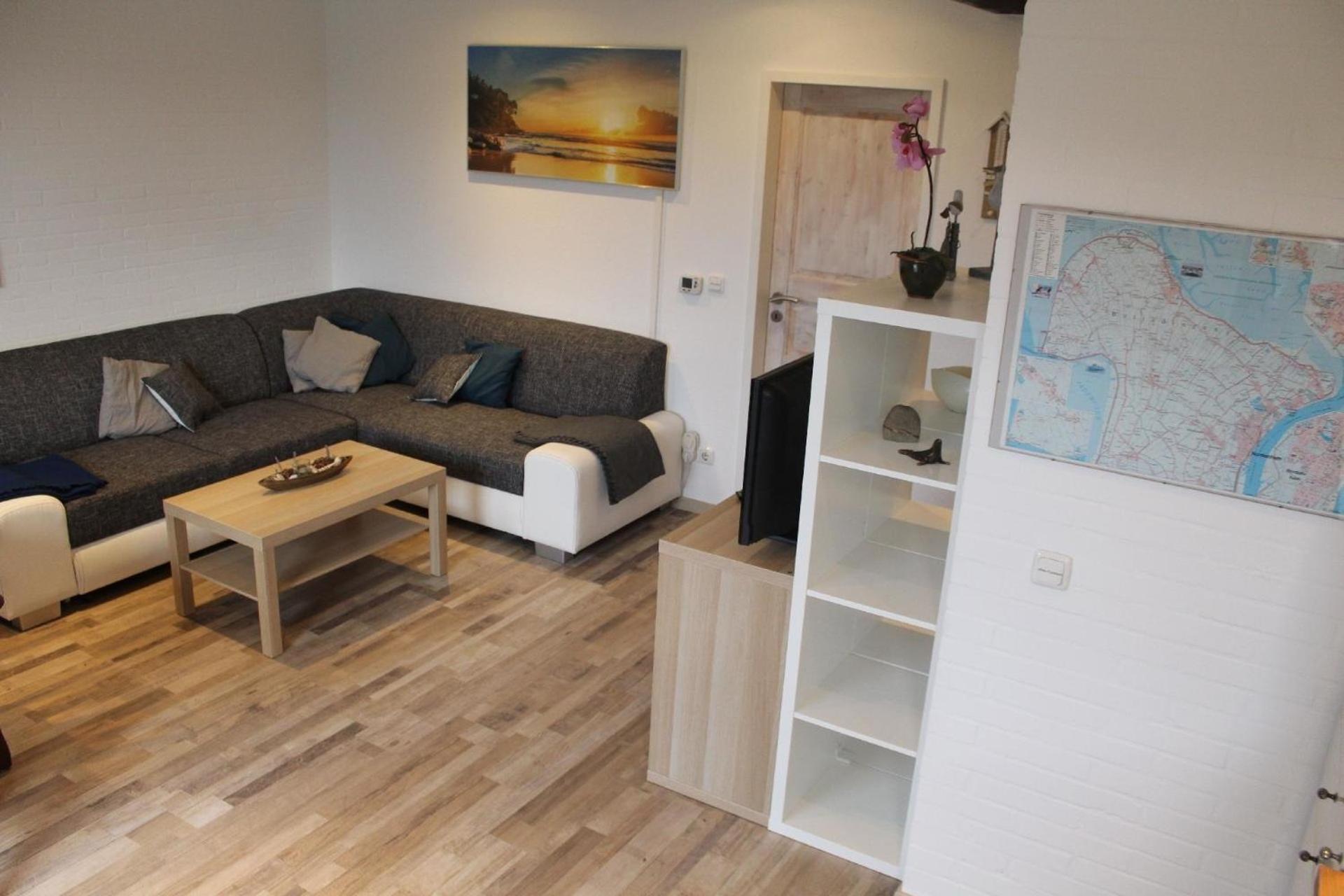 Schönes Ferienhaus in Tossens mit Schönem Garten