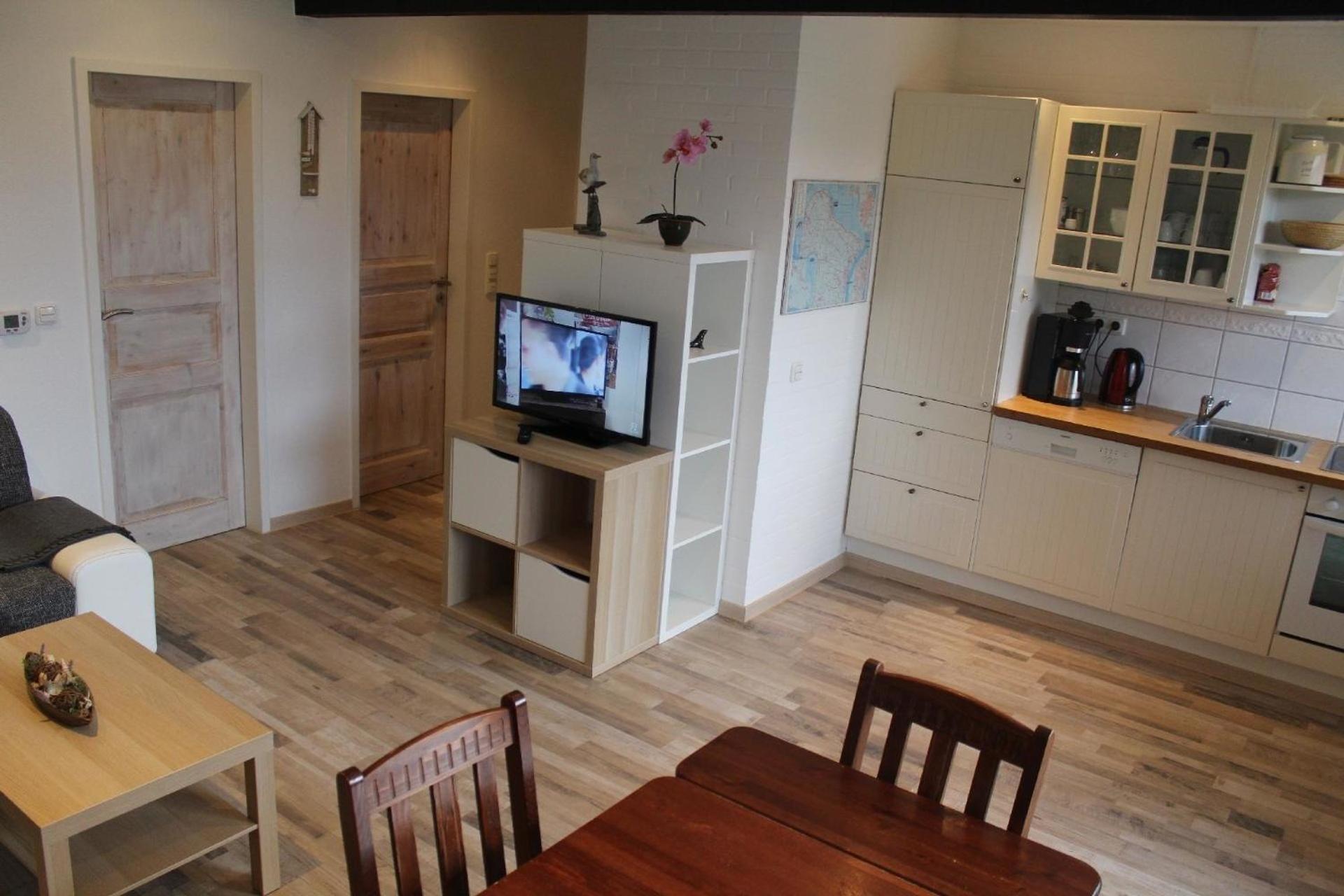 Schönes Ferienhaus in Tossens mit Schönem Garten