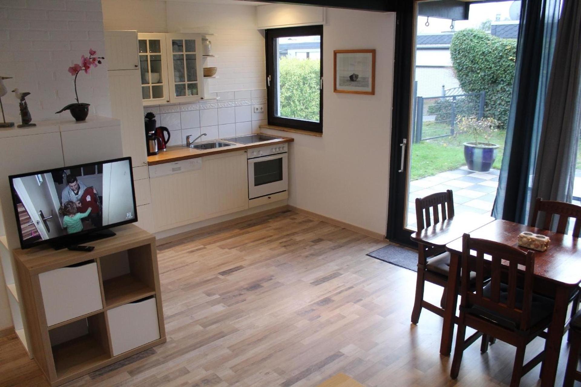 Schönes Ferienhaus in Tossens mit Schönem Garten
