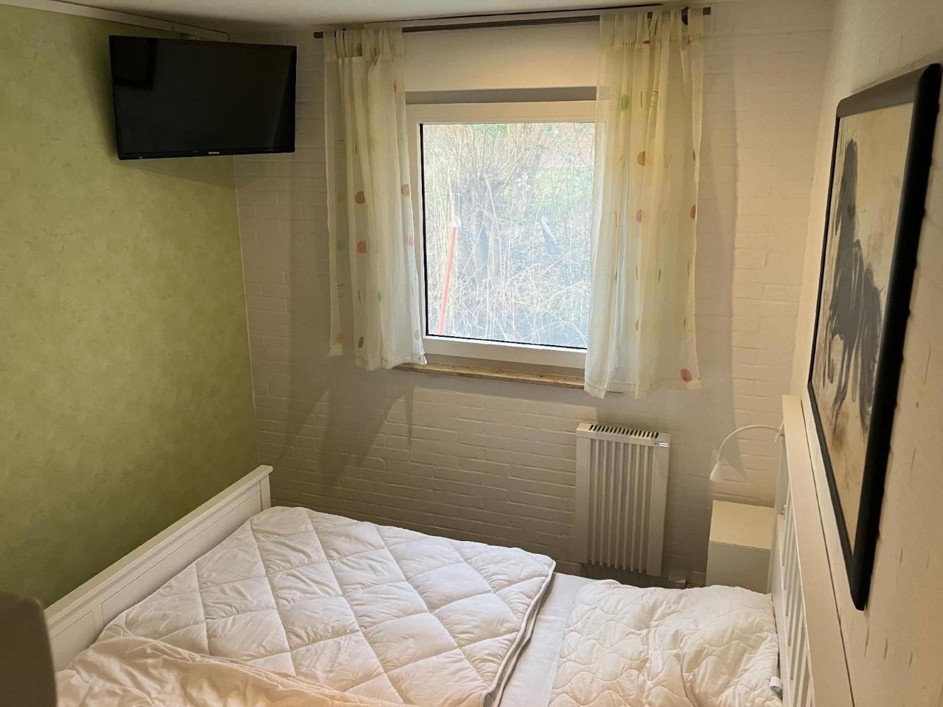 Schönes Ferienhaus in Tossens mit Schönem Garten