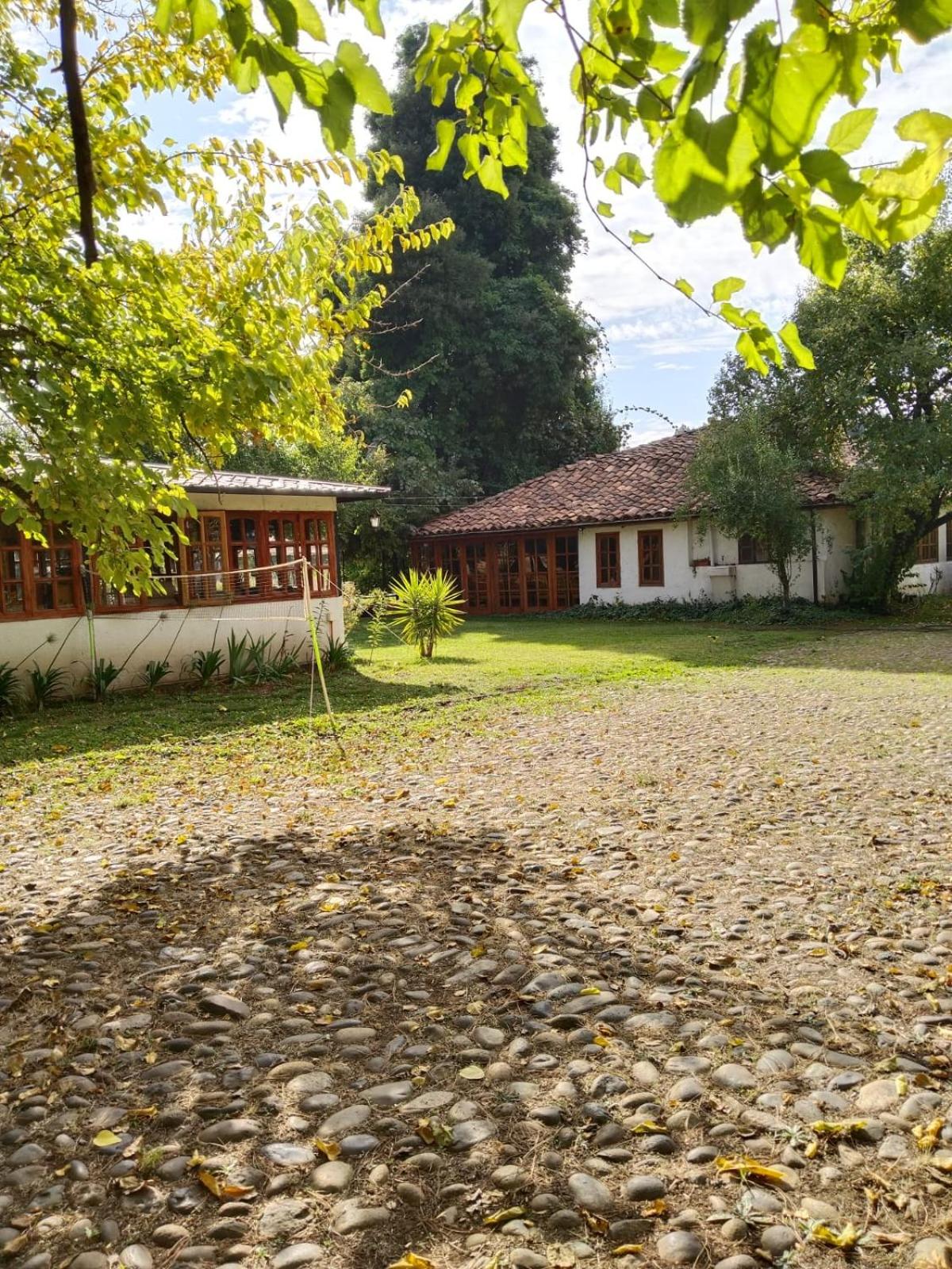 La Casa de Adobe Natural y Más
