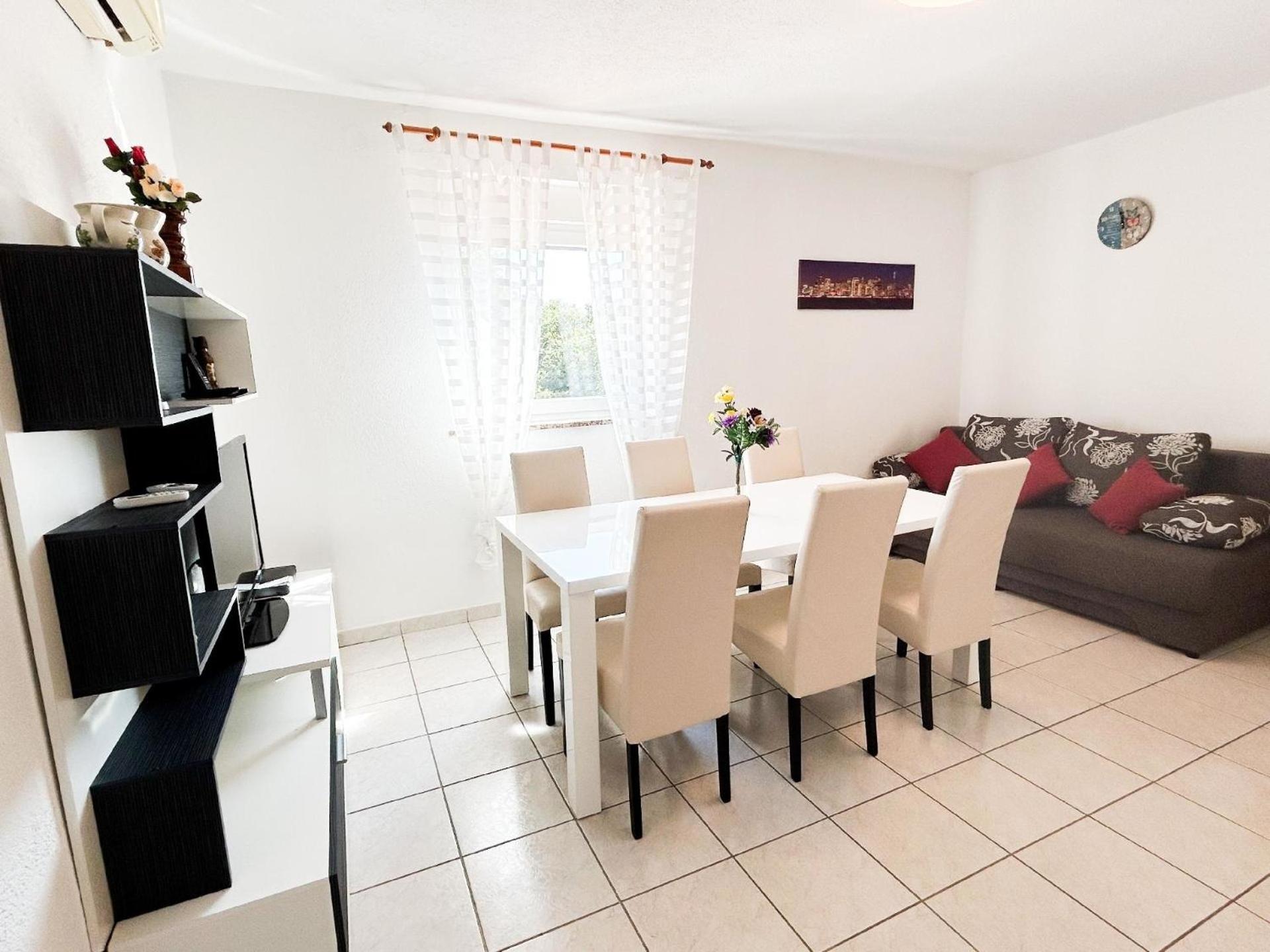 Villa Fortuna Für Bis Zu 9 Personen Und Mit Beheiztem Aussenpool view 3