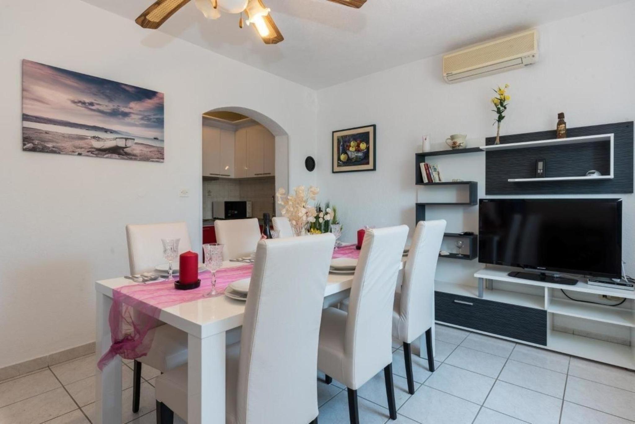 Villa Fortuna Für Bis Zu 9 Personen Und Mit Beheiztem Aussenpool view 4