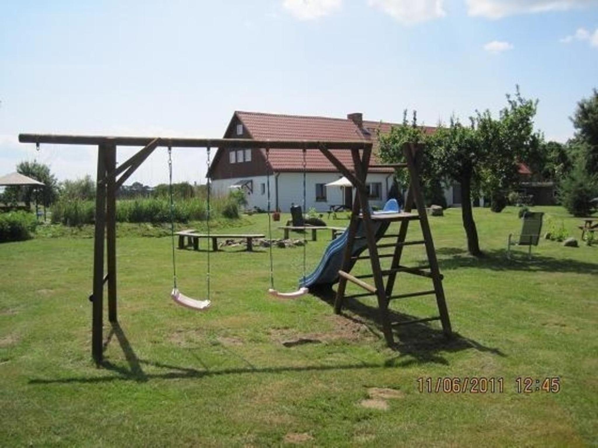 Große Ferienwohnung in Dargen mit Großem Garten - b56996