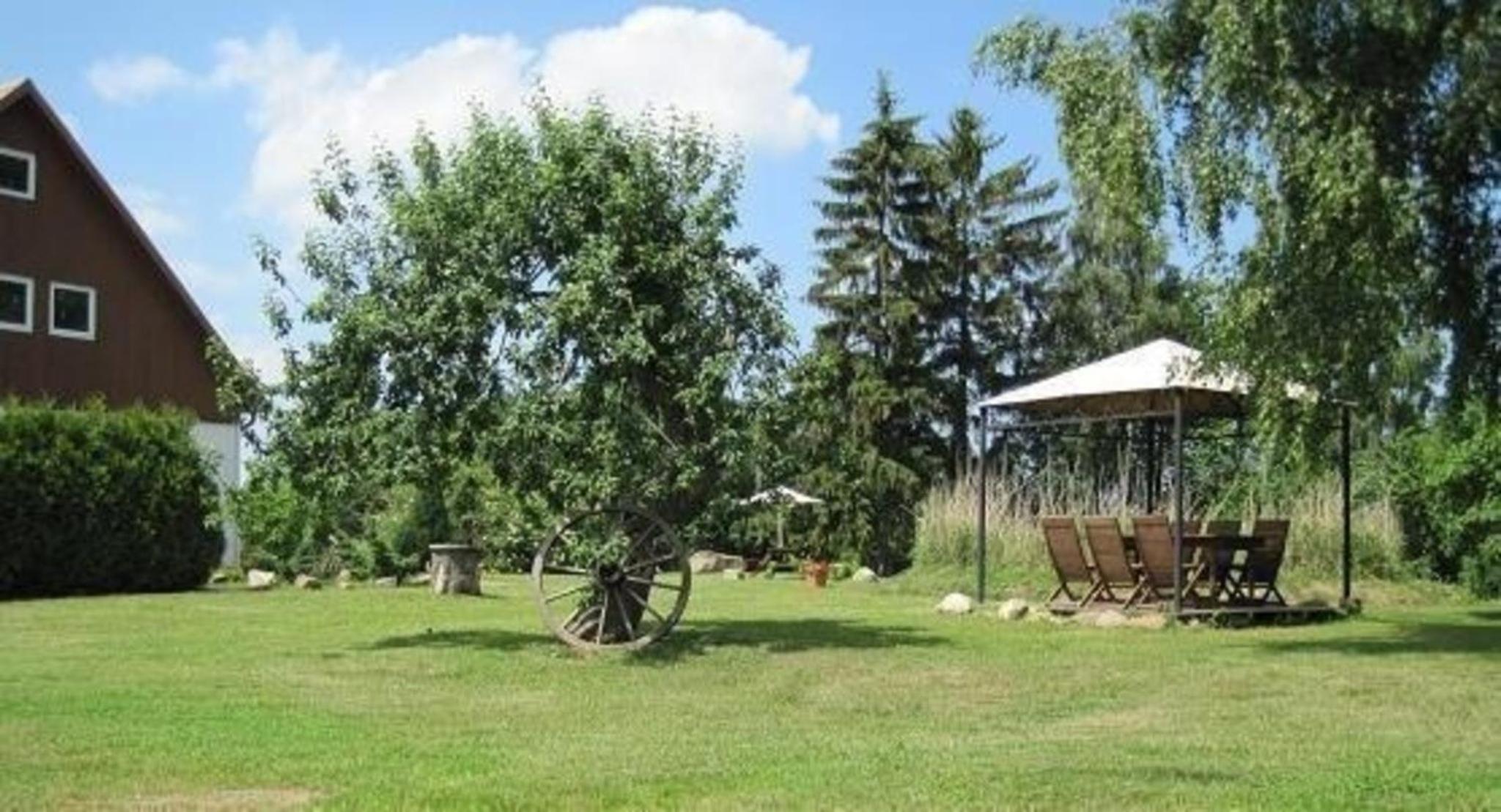 Große Ferienwohnung in Dargen mit Großem Garten - b56996