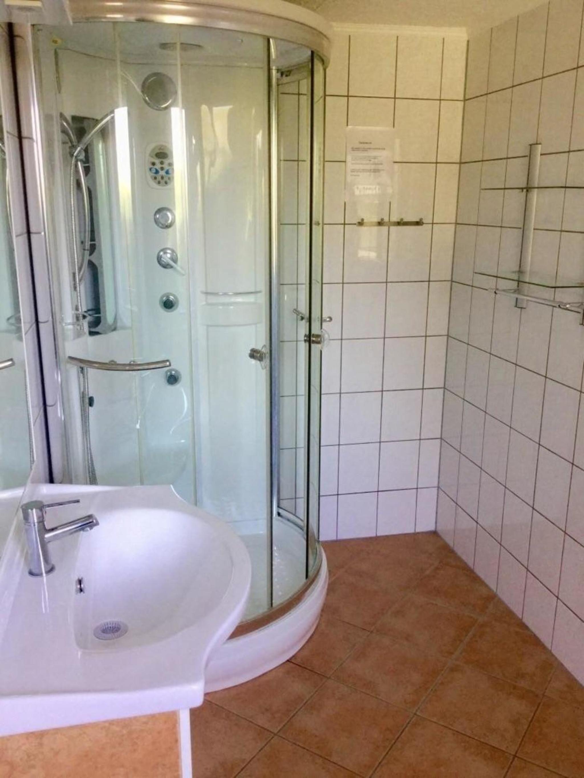 Große Ferienwohnung in Dargen mit Großem Garten - b56996