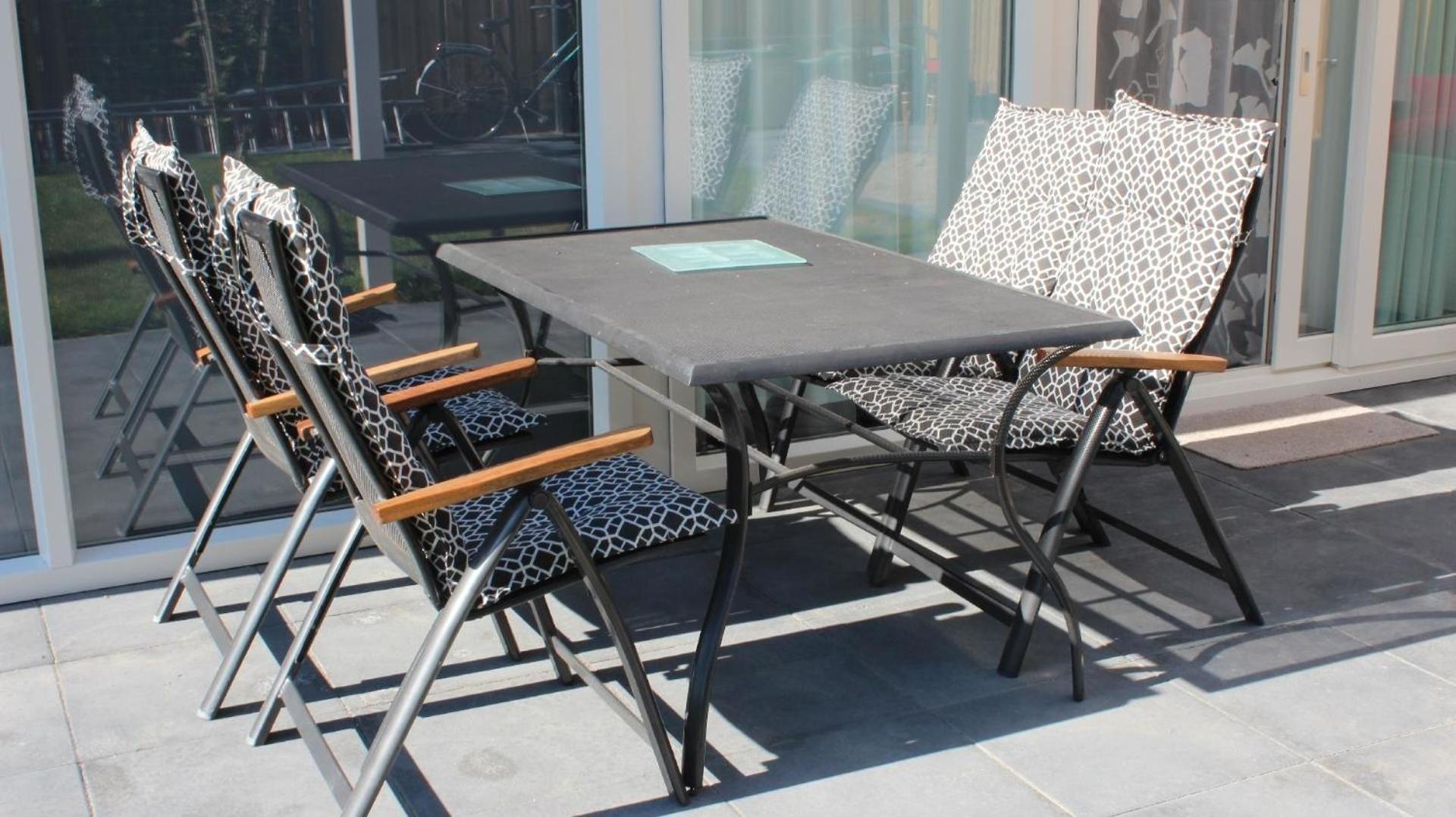 Nettes Ferienhaus in Stavenisse mit Terrasse und Grill view 4