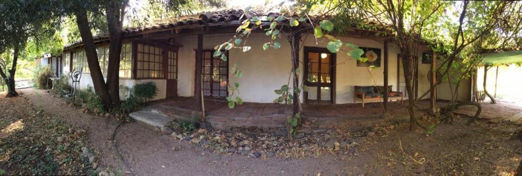 La Casa de Adobe Natural y Más