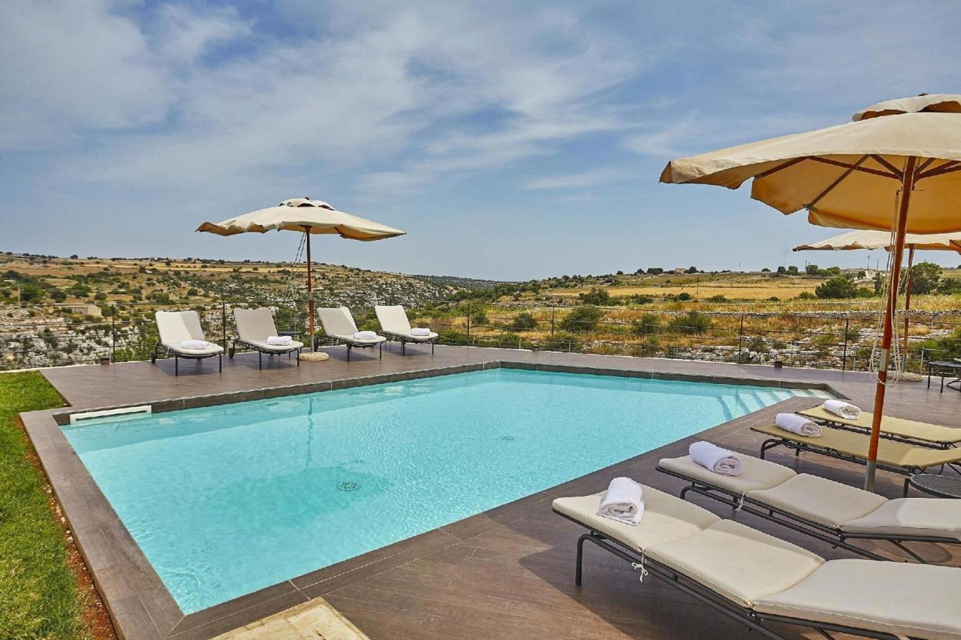 Komfortable Villa auf einem Felsvorsprung mit Blick auf die Cava d'Ispica mit Sonnenterrasse und Pool view 4