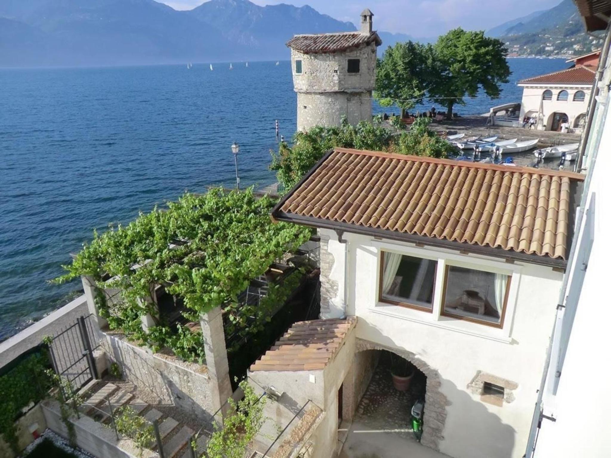 Traumhafter Rustico direkt am Ufer des Gardasees view 3