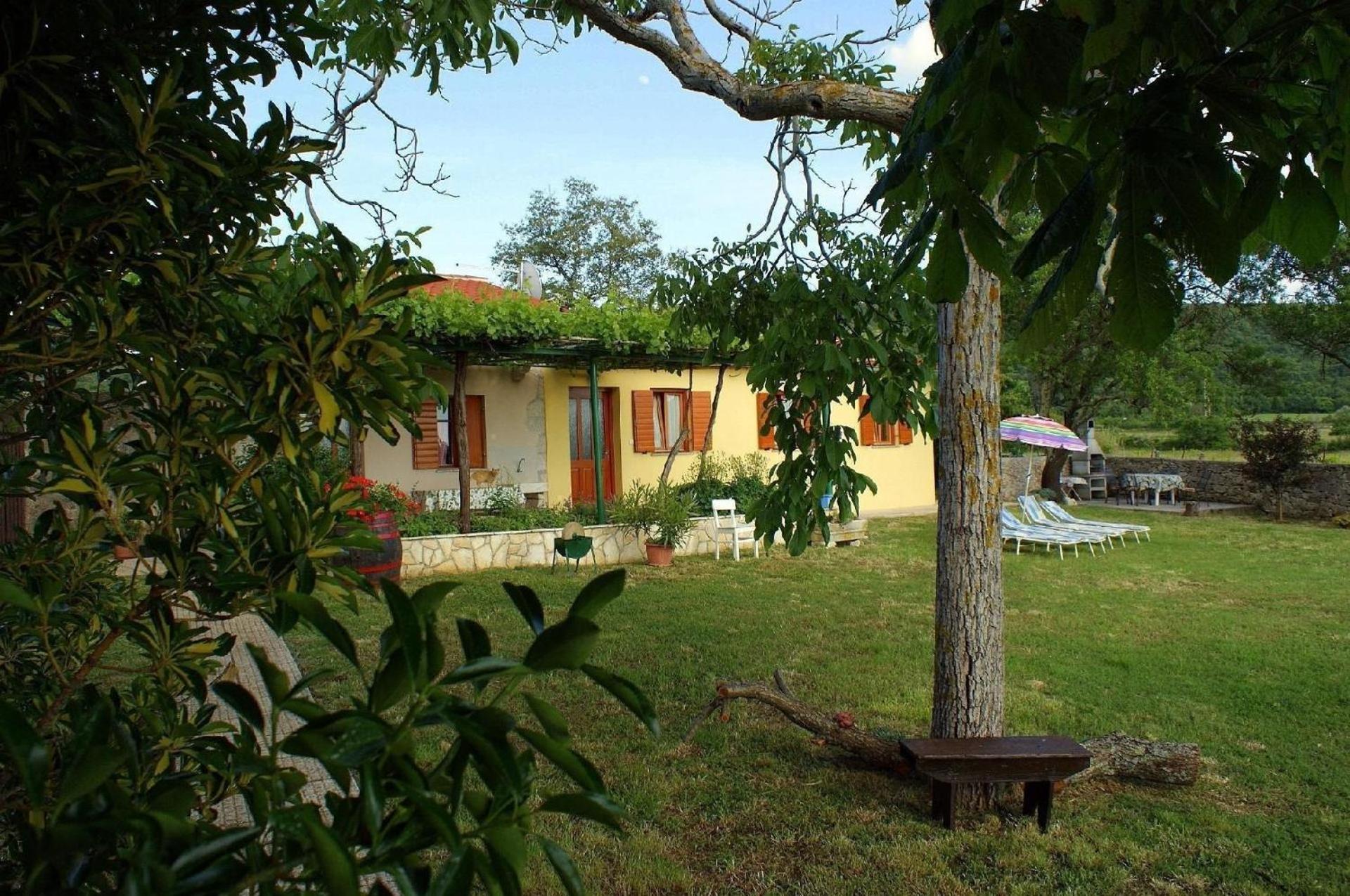 Charmantes Ferienhaus In Bartići Mit Terrasse view 2