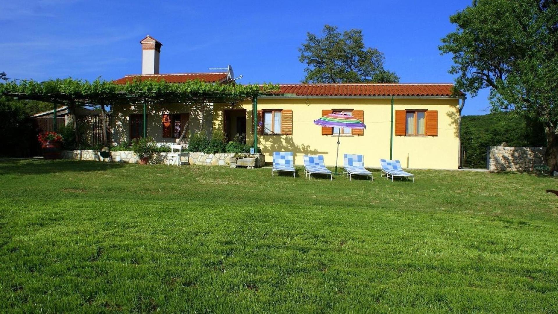 Charmantes Ferienhaus In Bartići Mit Terrasse view 4
