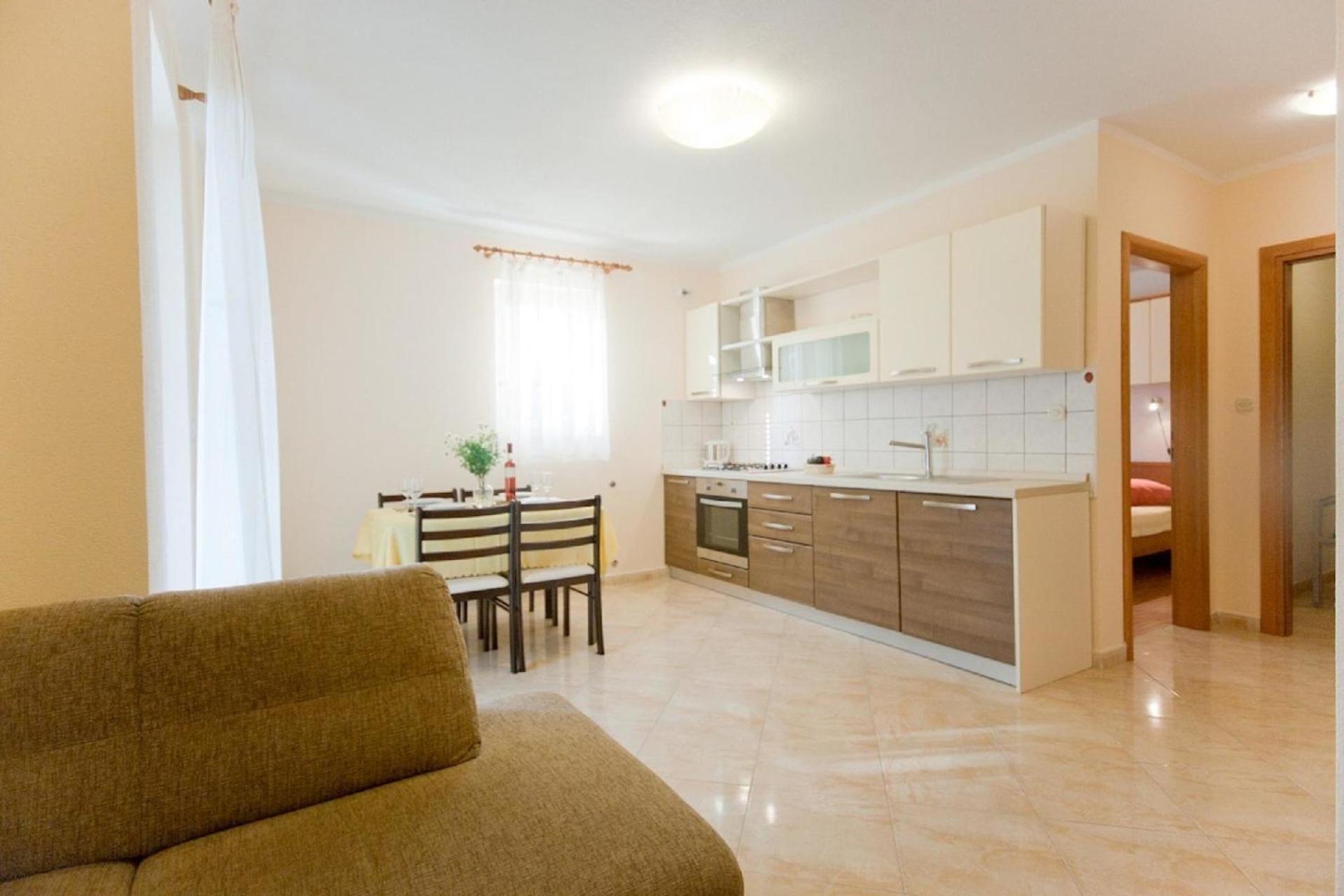 Wohnung in Rabac mit Kleiner Terrasse view 4
