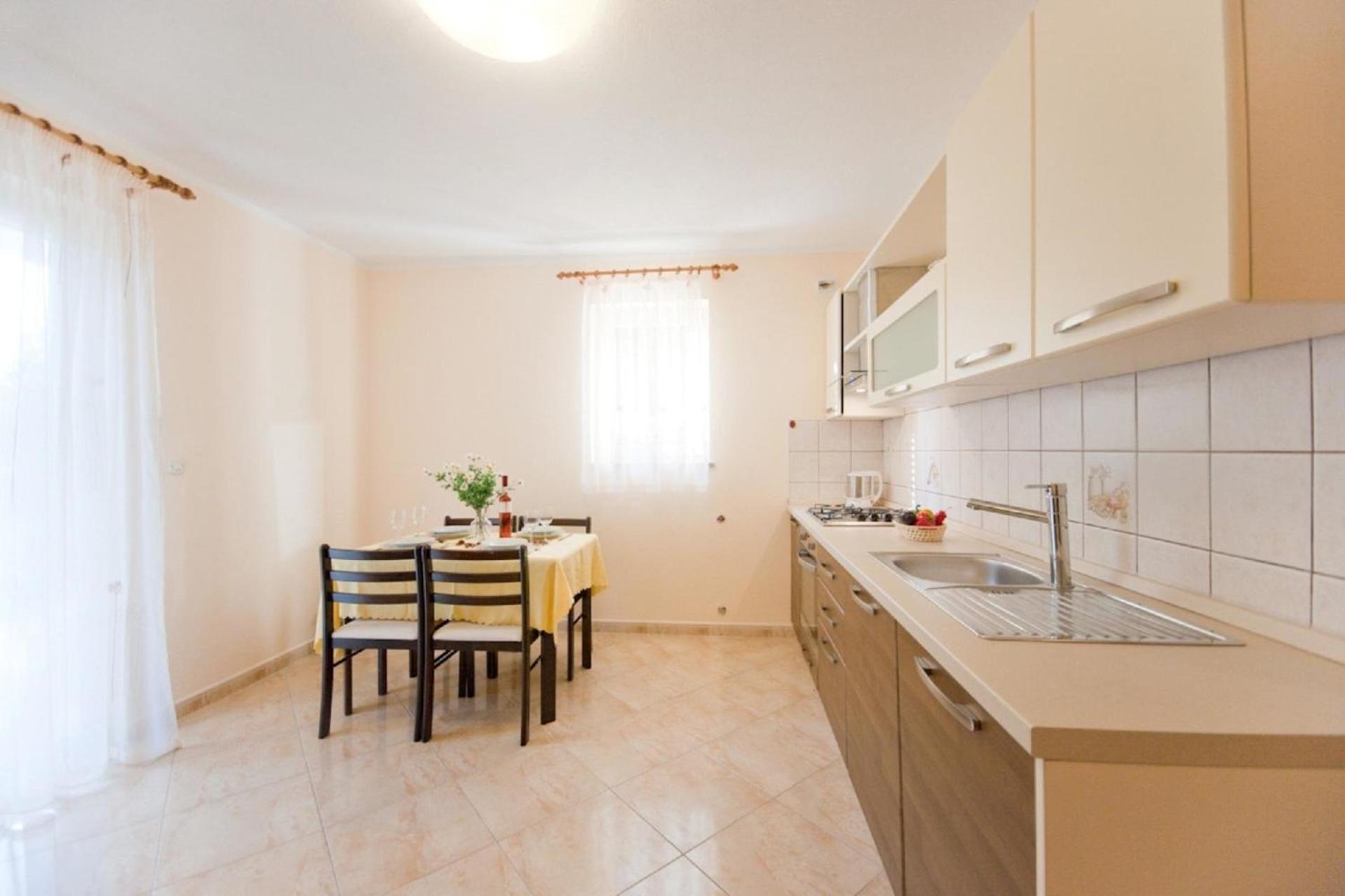 Wohnung in Rabac mit Kleiner Terrasse view 5