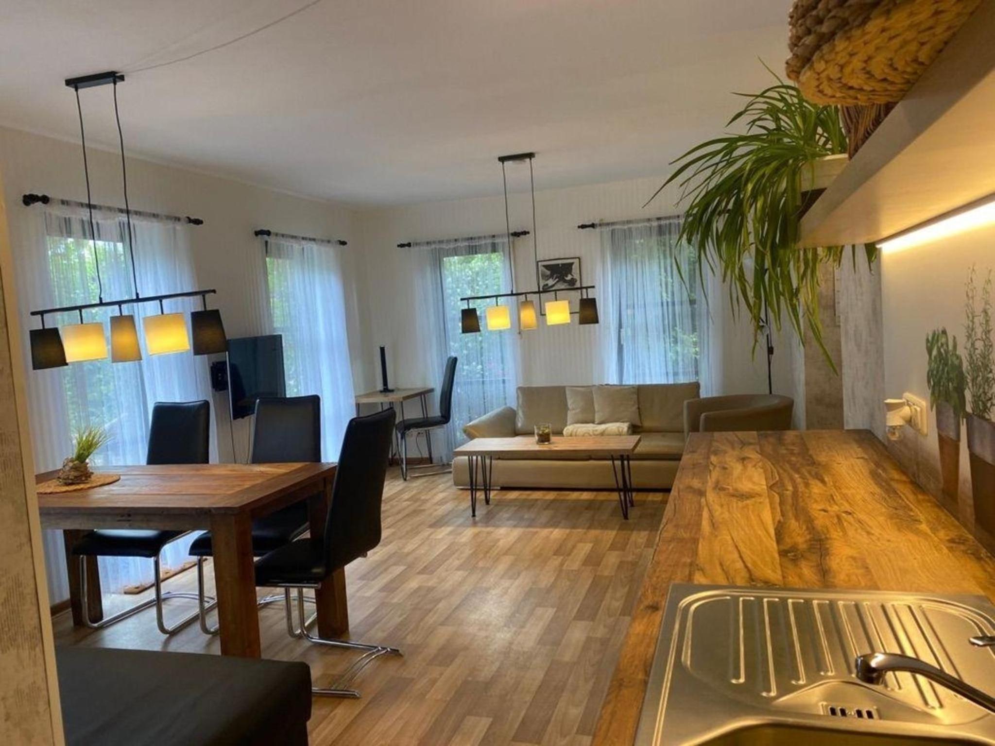 Geräumige Wohnung in Bad Elster mit Terrasse, Garten und Grill