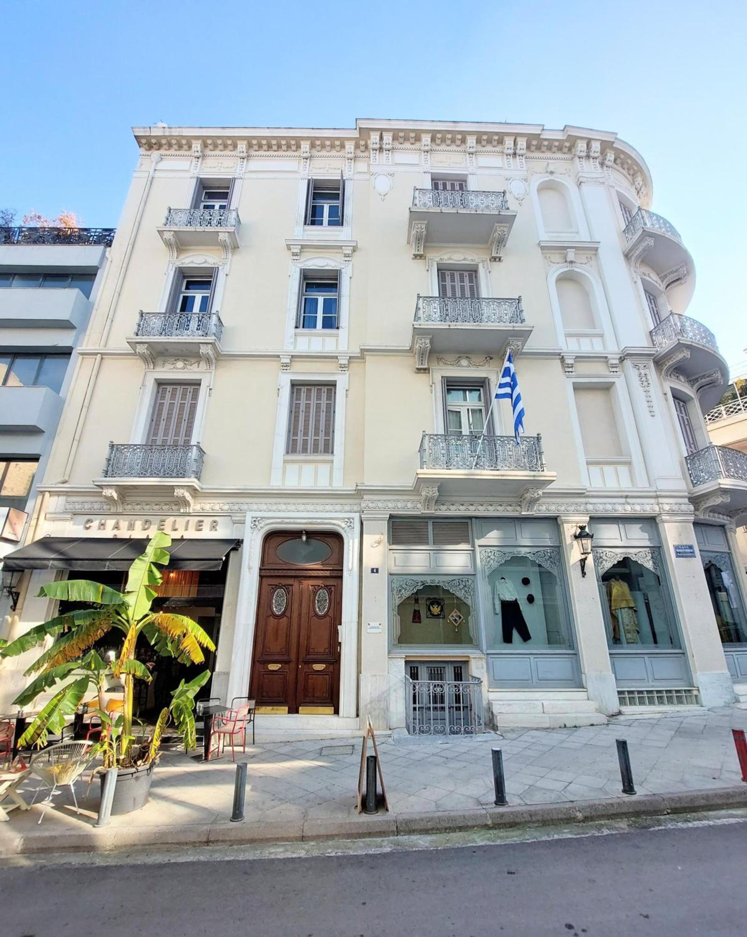 Elegant apartment under the Acropolis