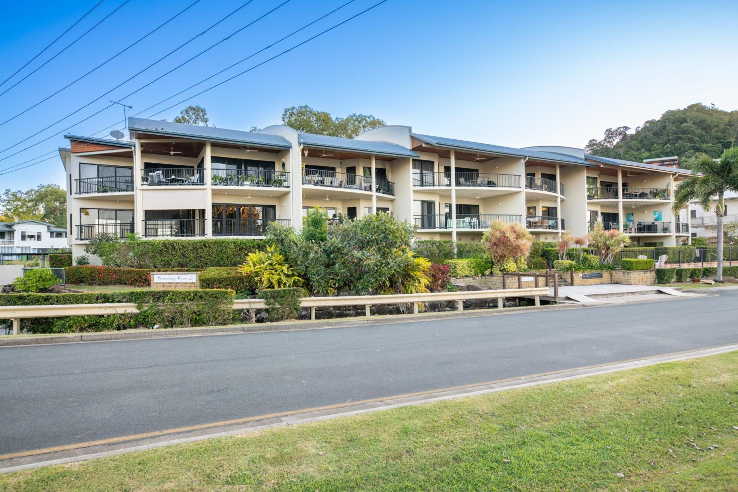 Whitsunday Beachfront Apartment on Coral Esplanade
