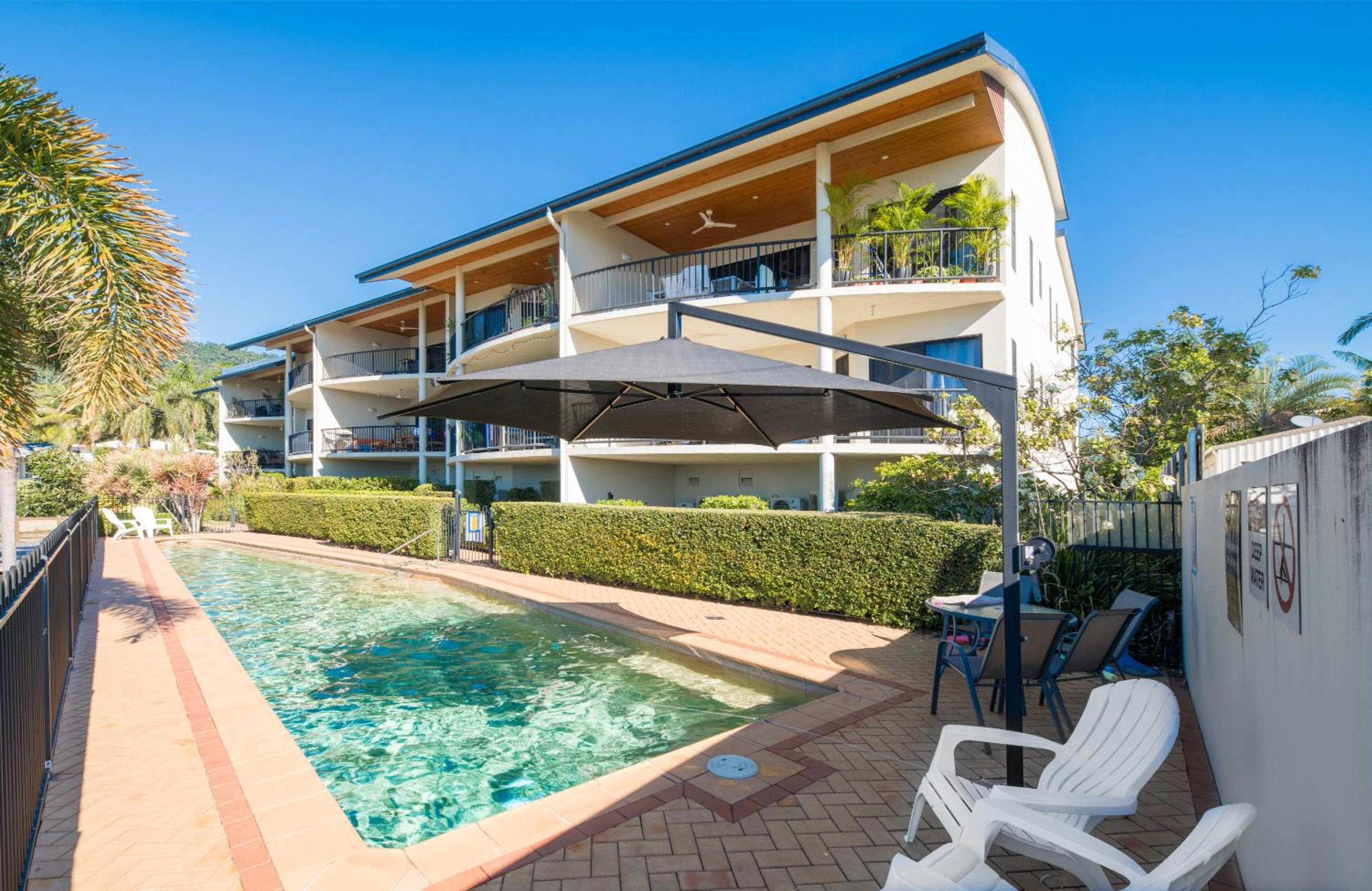 Whitsunday Beachfront Apartment on Coral Esplanade
