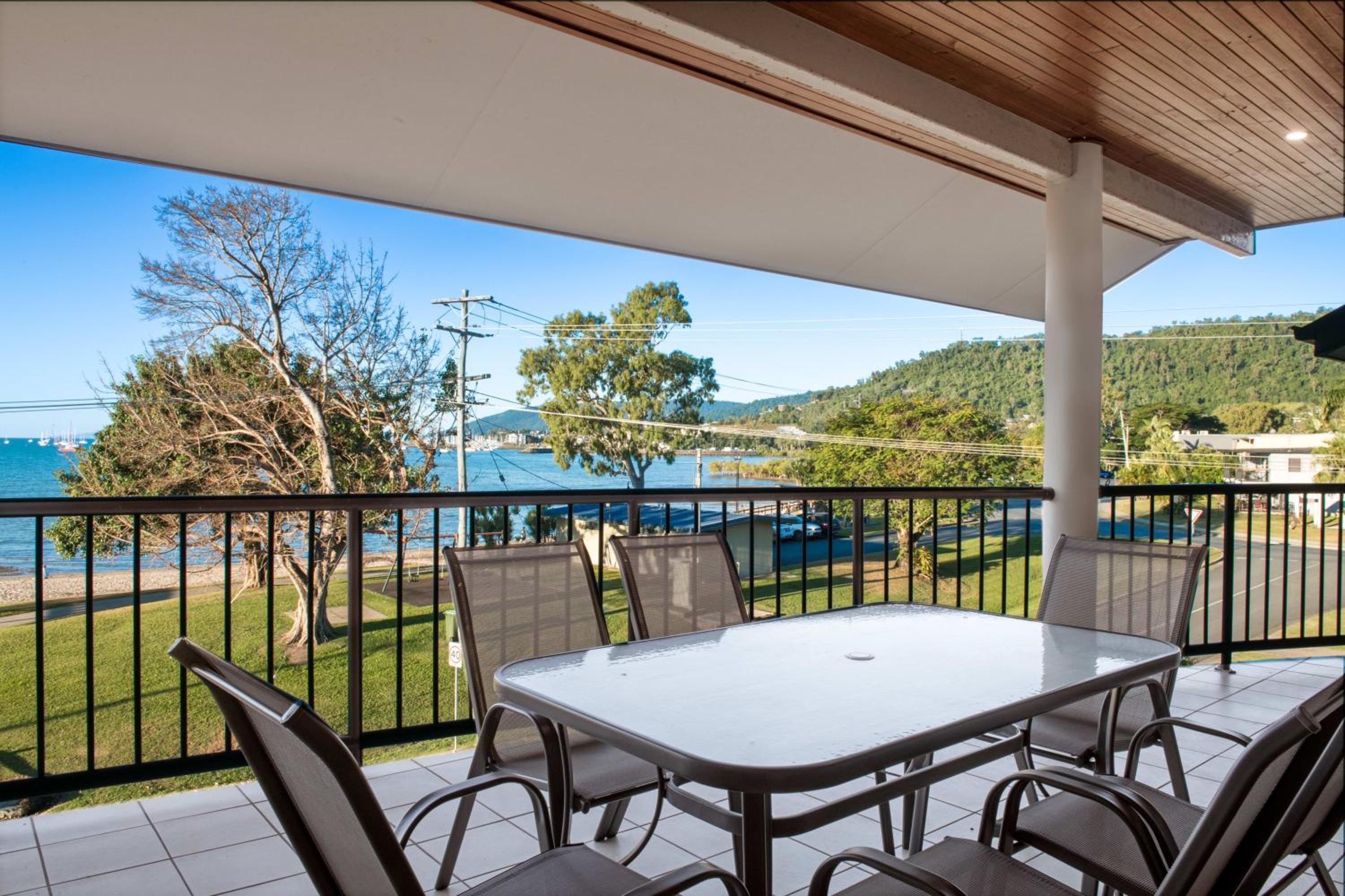 Whitsunday Beachfront Apartment on Coral Esplanade