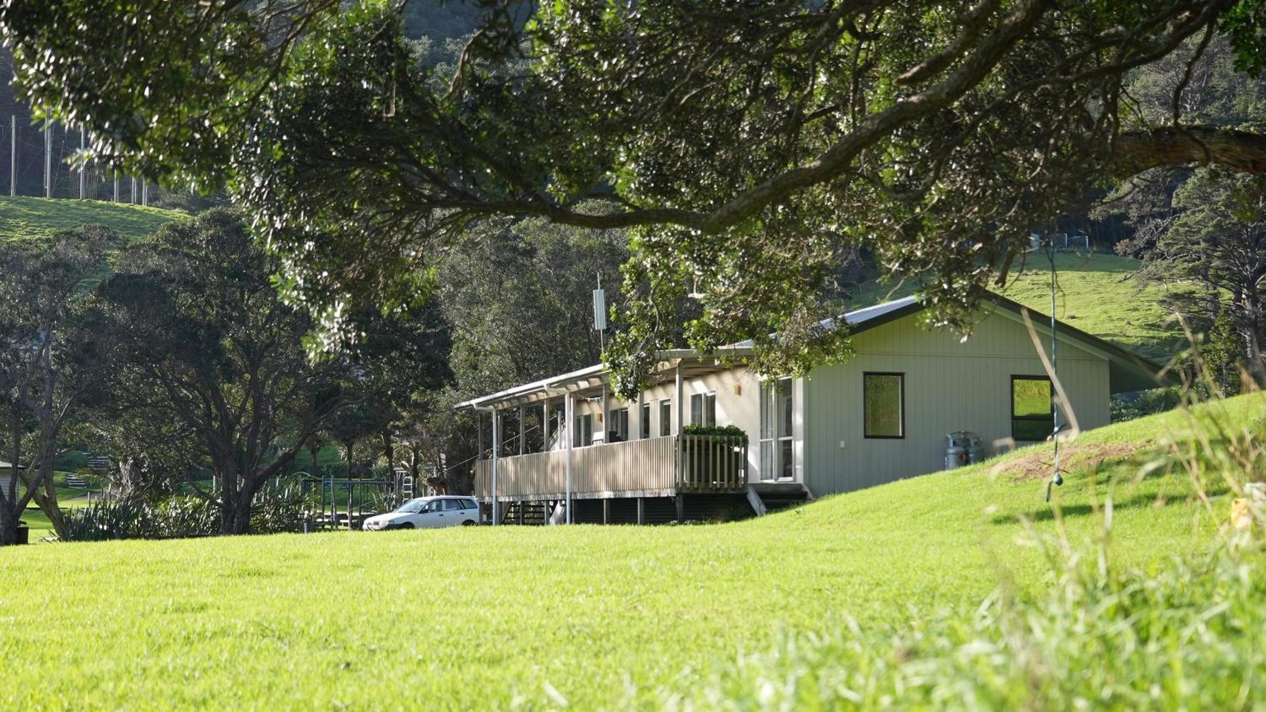 Karaka Bay Lodge