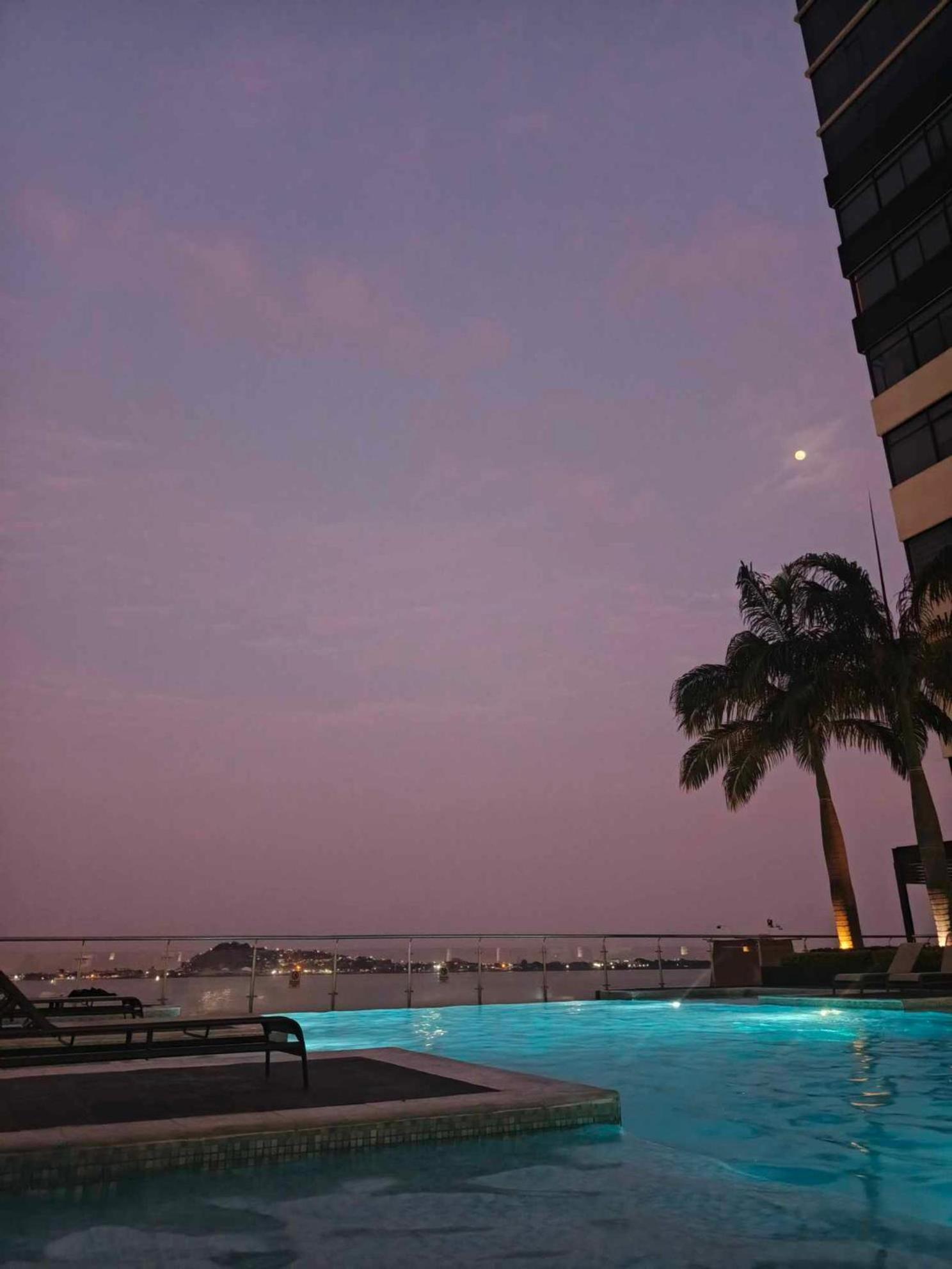 LUXURY APARTMENT PUERTO SANTA ANA GUAYAQUIL
