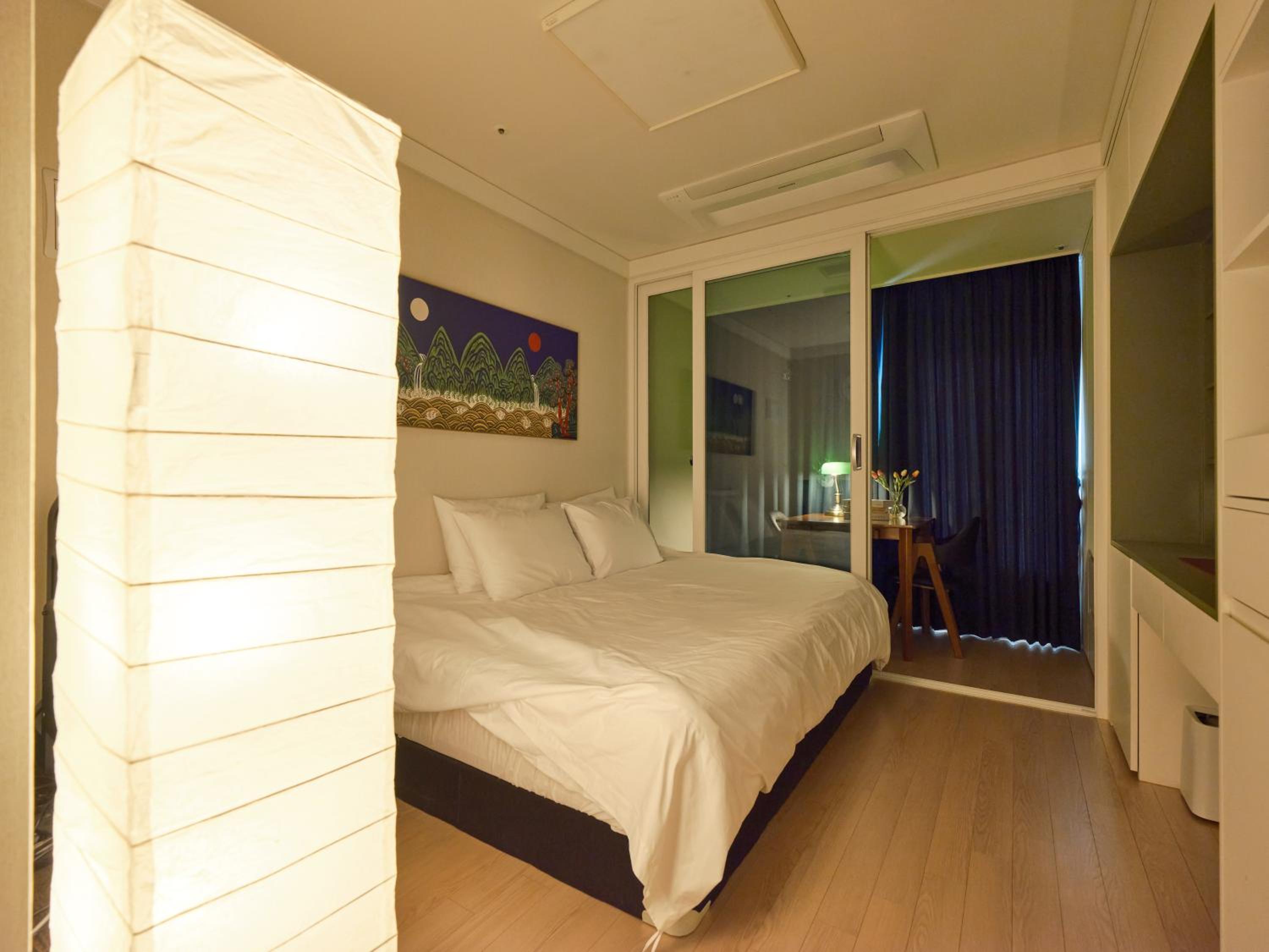 hotel room