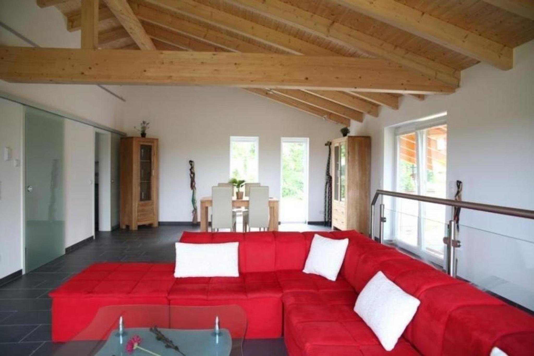 Moderne Luxusvilla in Naturlage am Miltenberg, modernes Interieur, Profiküche