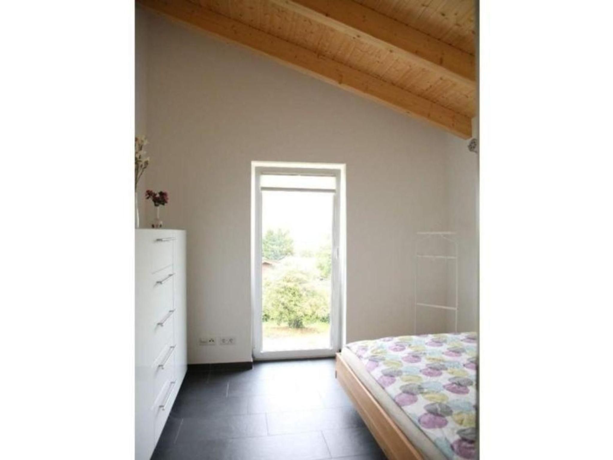 Moderne Luxusvilla in Naturlage am Miltenberg, modernes Interieur, Profiküche