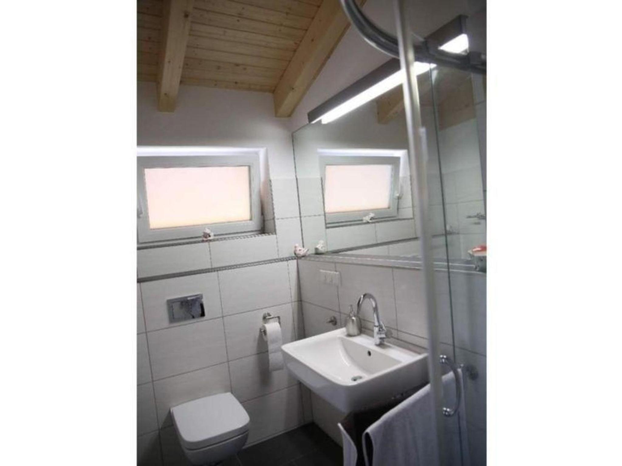 Moderne Luxusvilla in Naturlage am Miltenberg, modernes Interieur, Profiküche