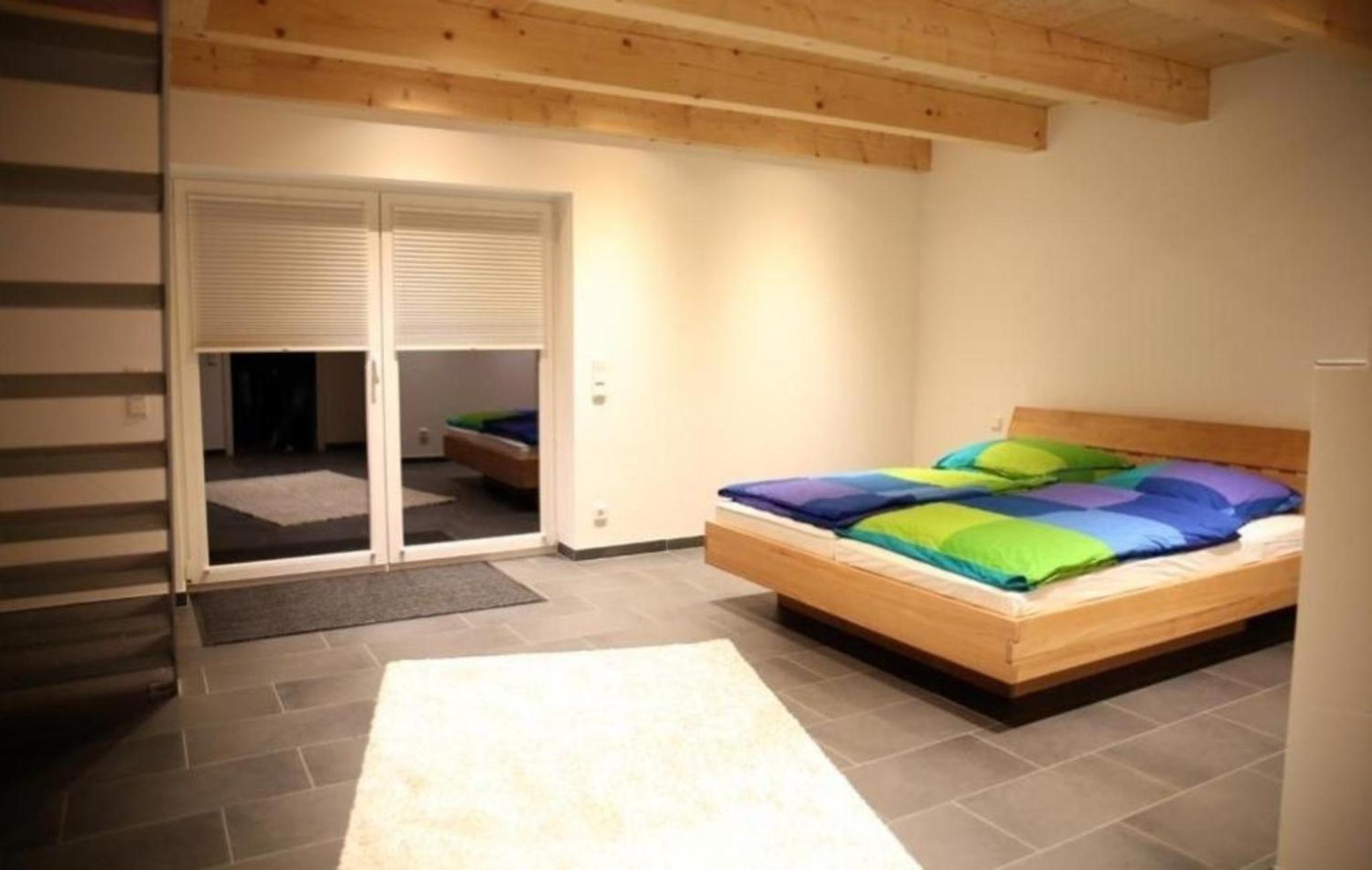 Moderne Luxusvilla in Naturlage am Miltenberg, modernes Interieur, Profiküche
