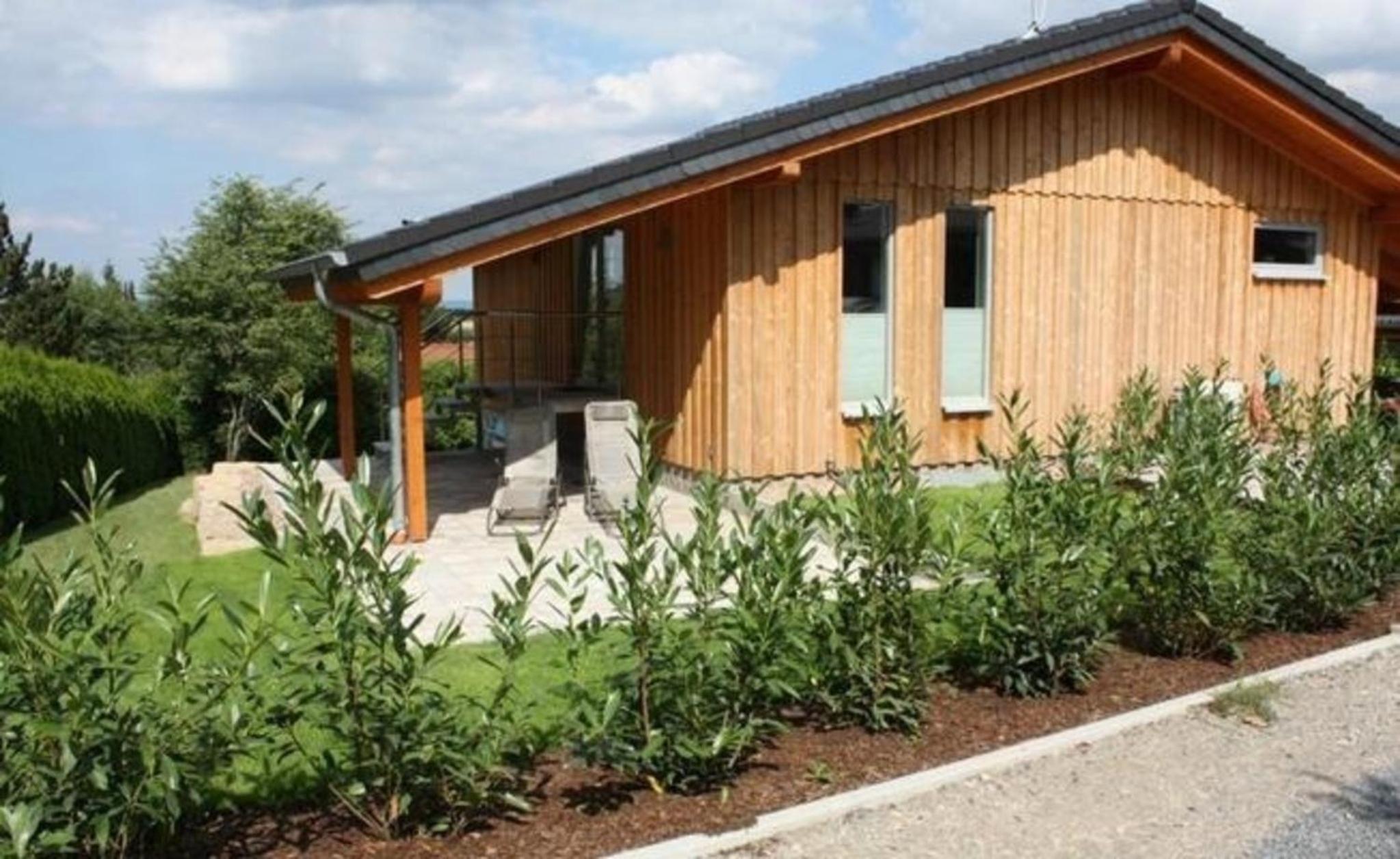 Moderne Luxusvilla in Naturlage am Miltenberg, modernes Interieur, Profiküche