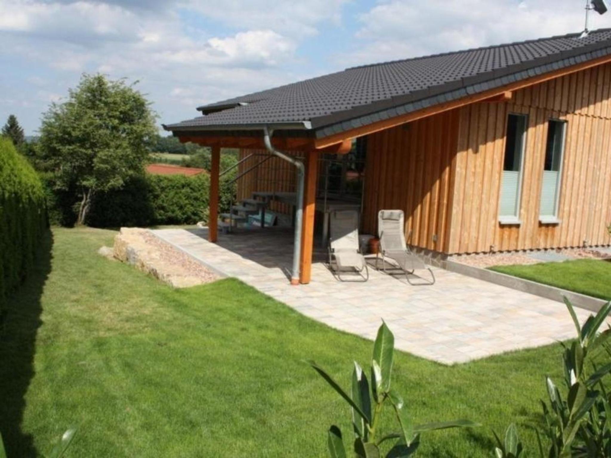 Moderne Luxusvilla in Naturlage am Miltenberg, modernes Interieur, Profiküche
