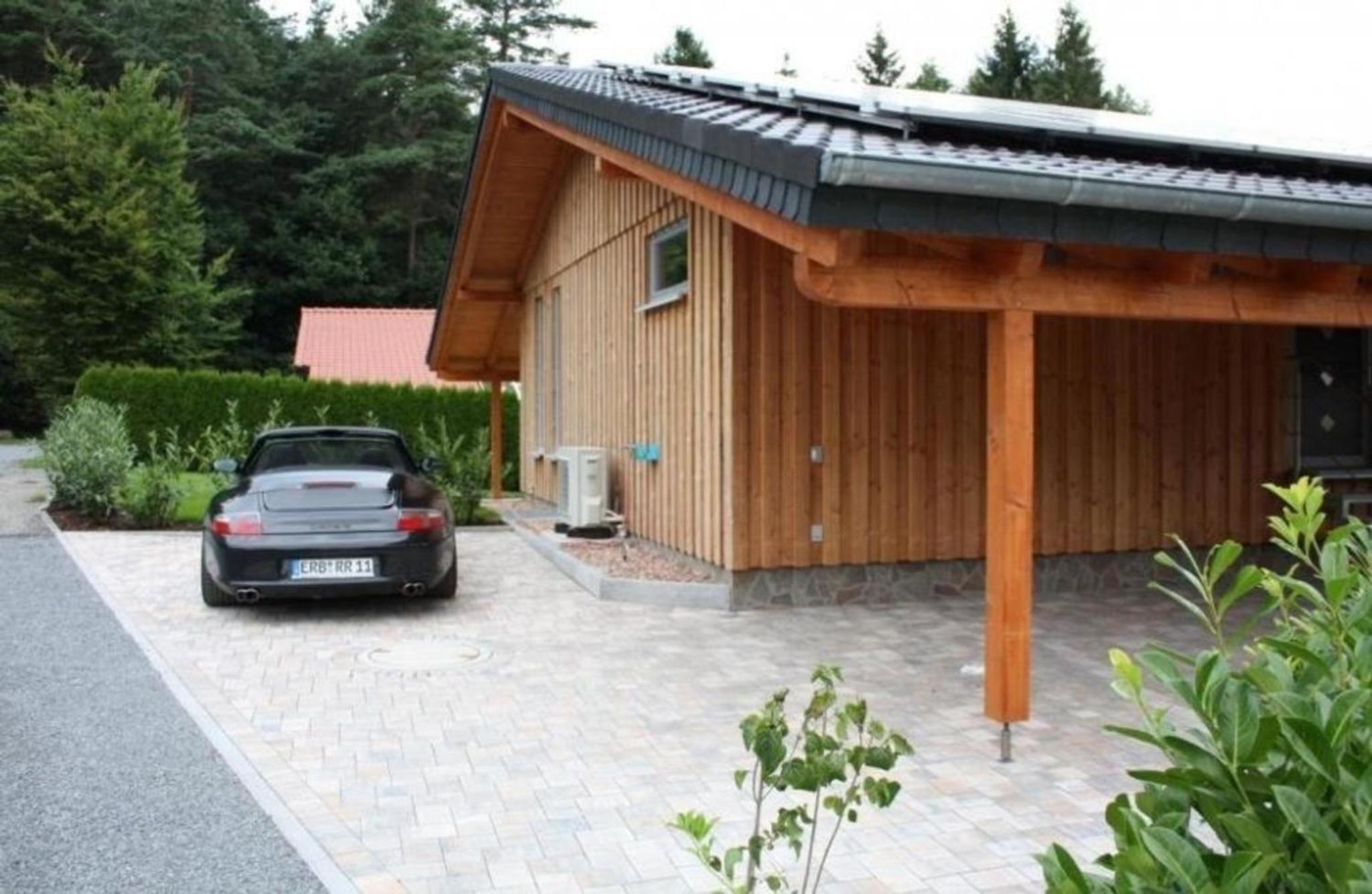 Moderne Luxusvilla in Naturlage am Miltenberg, modernes Interieur, Profiküche