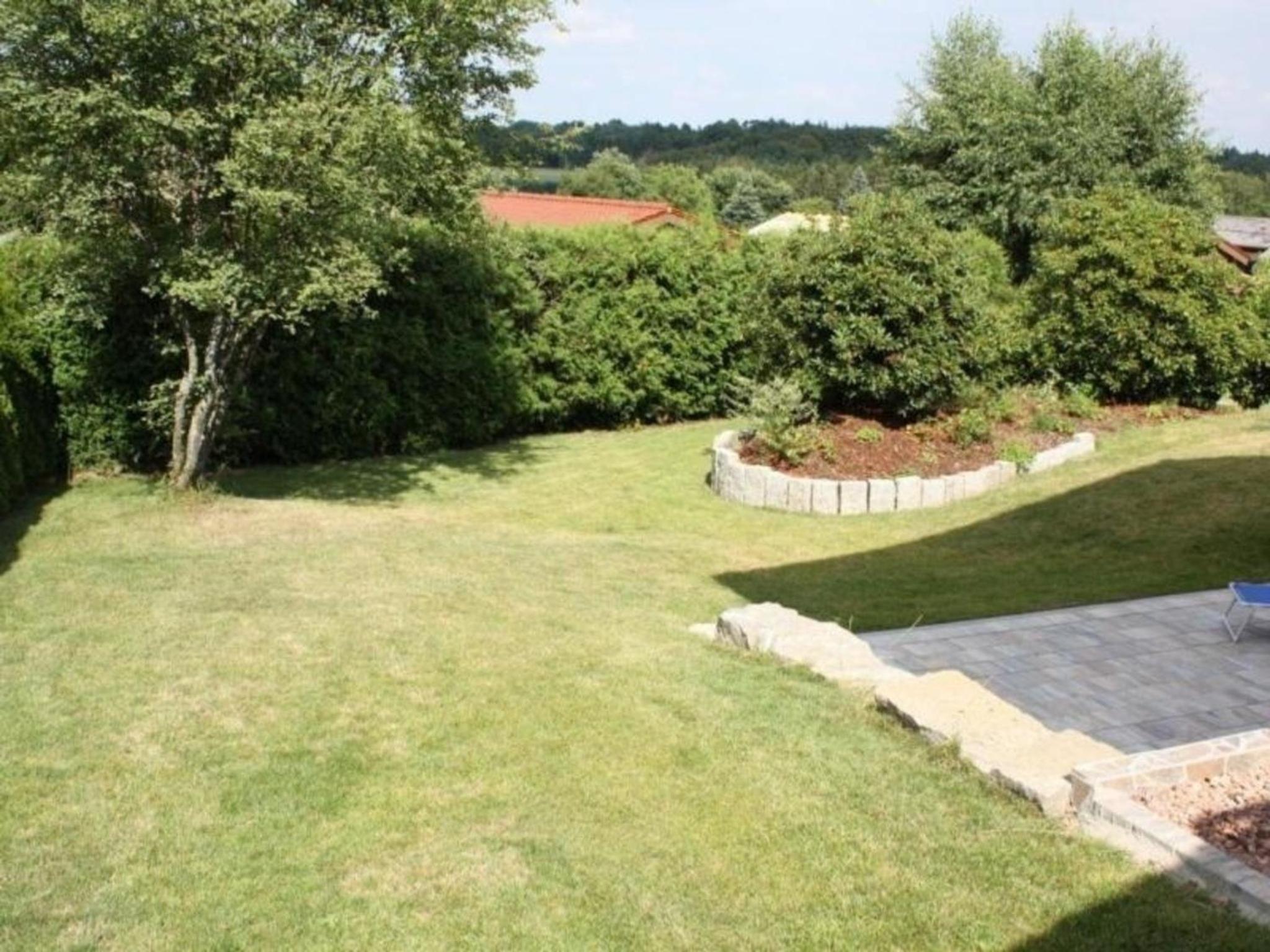 Moderne Luxusvilla in Naturlage am Miltenberg, modernes Interieur, Profiküche