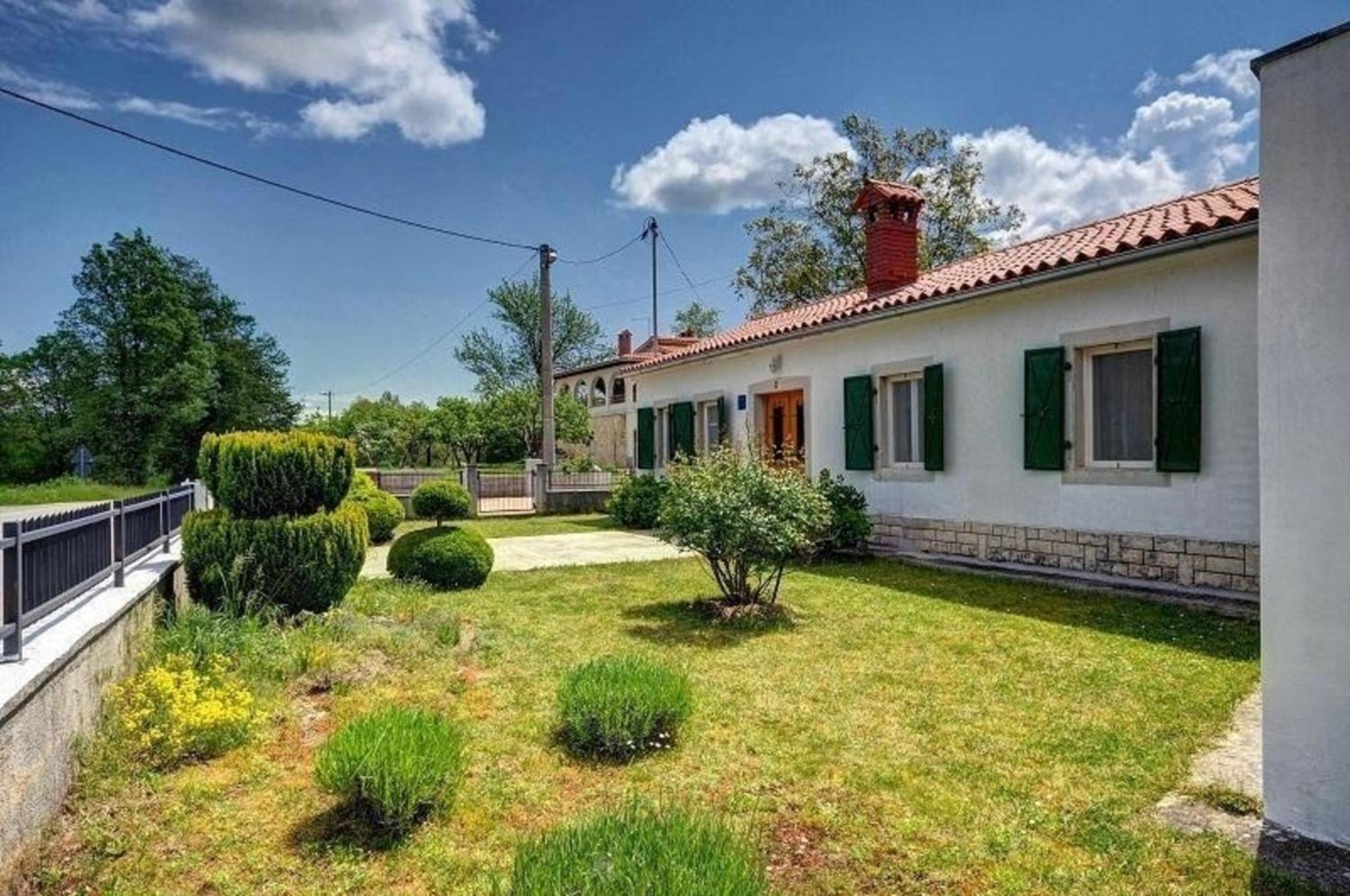 Ferienhaus in Jakačići mit Großem Garten view 5