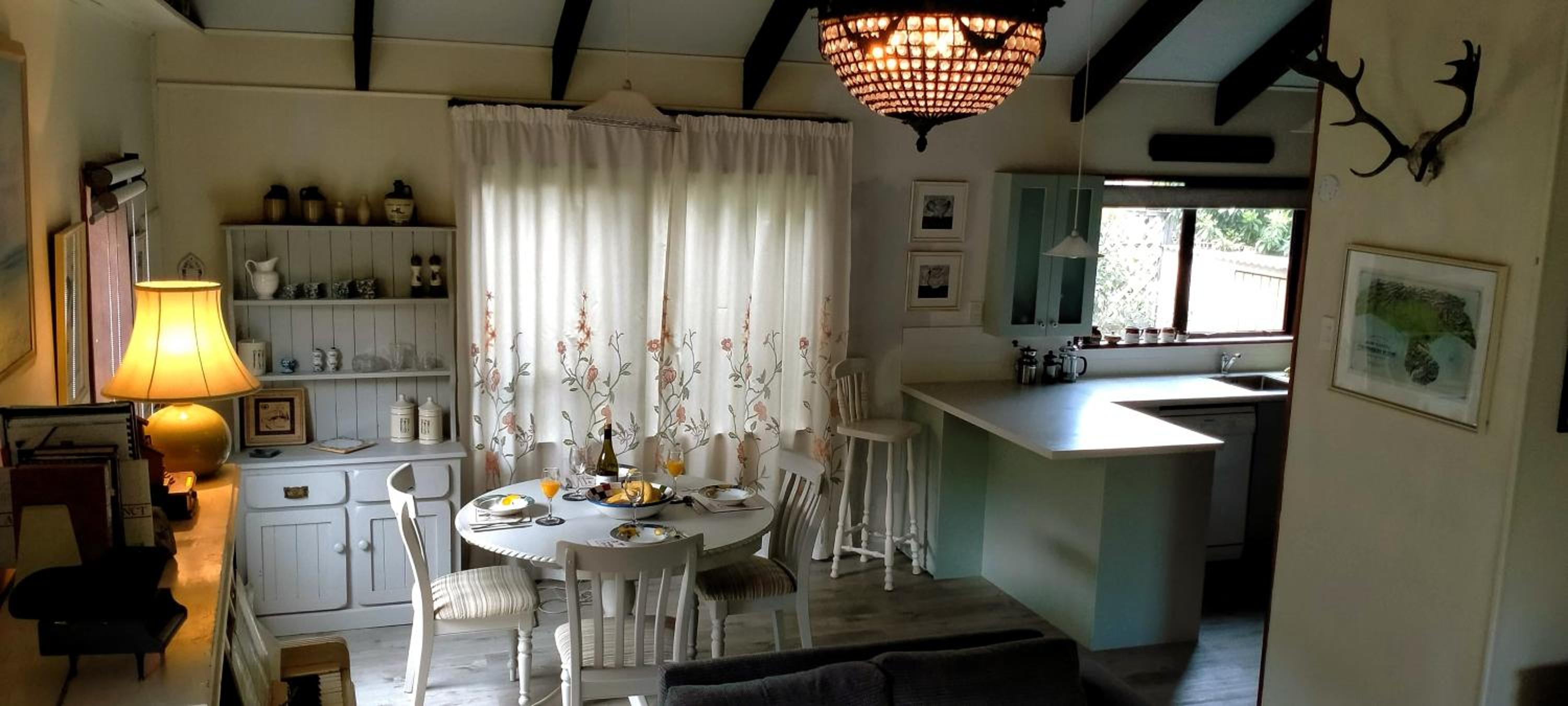 La Vie En Rose Cottage