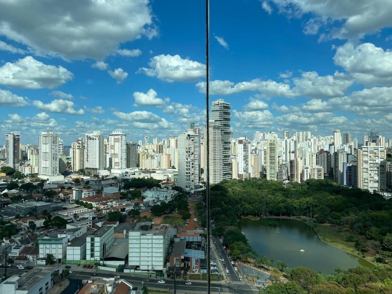 Moderno Flat com vista para o Parque Vaca Brava