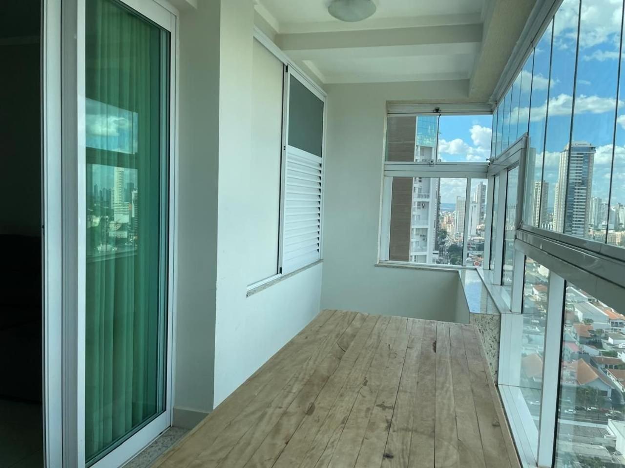 Moderno Flat com vista para o Parque Vaca Brava